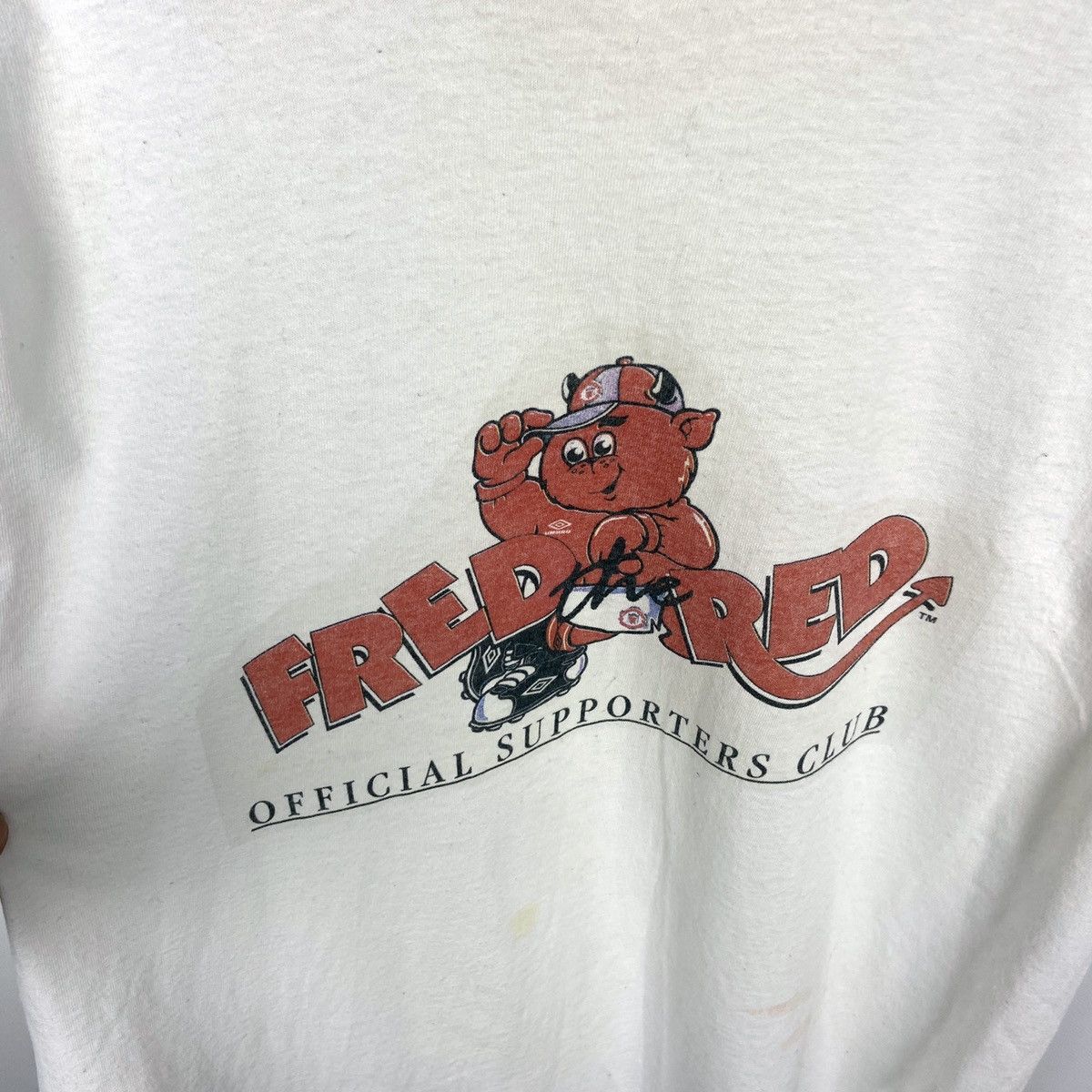 Vintage Vintage 90s Fred Red Manchester UnitedTalisman Devil tee Size US L / EU 52-54 / 3 - 4 Thumbnail