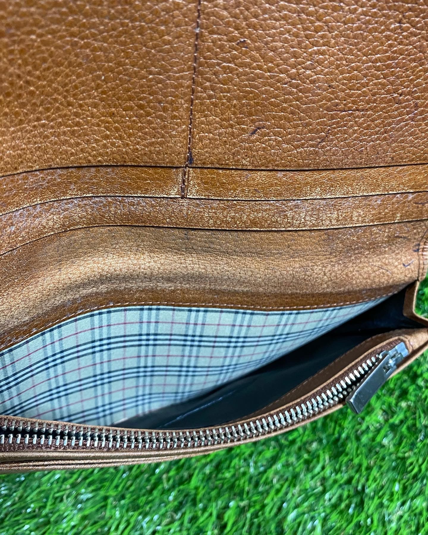 Burberry × Vintage 🚨Vintage Burberry leather bi fold long wallet Size ONE SIZE - 5 Thumbnail