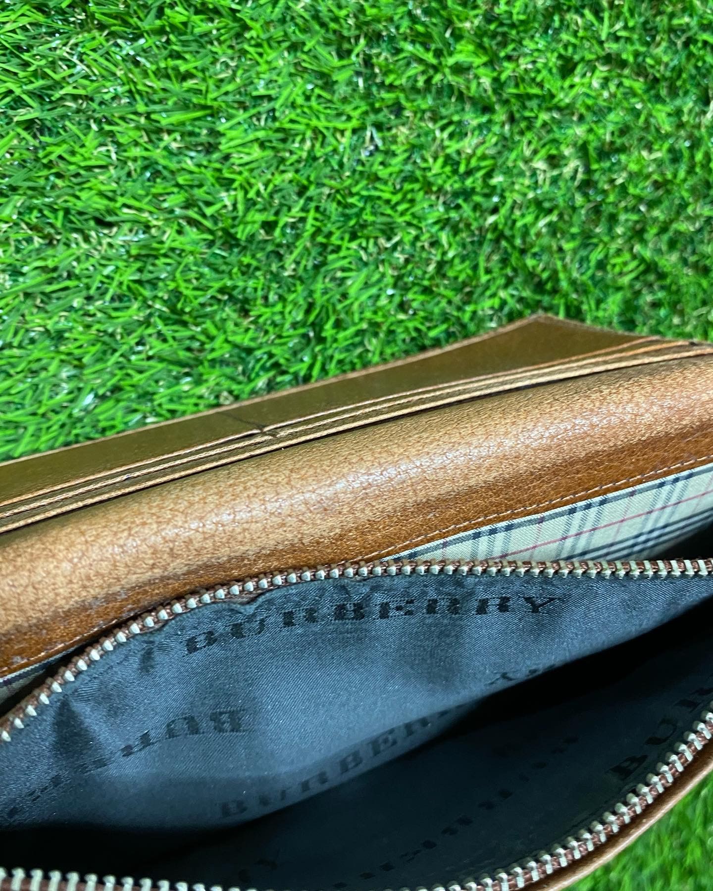 Burberry × Vintage 🚨Vintage Burberry leather bi fold long wallet Size ONE SIZE - 6 Thumbnail