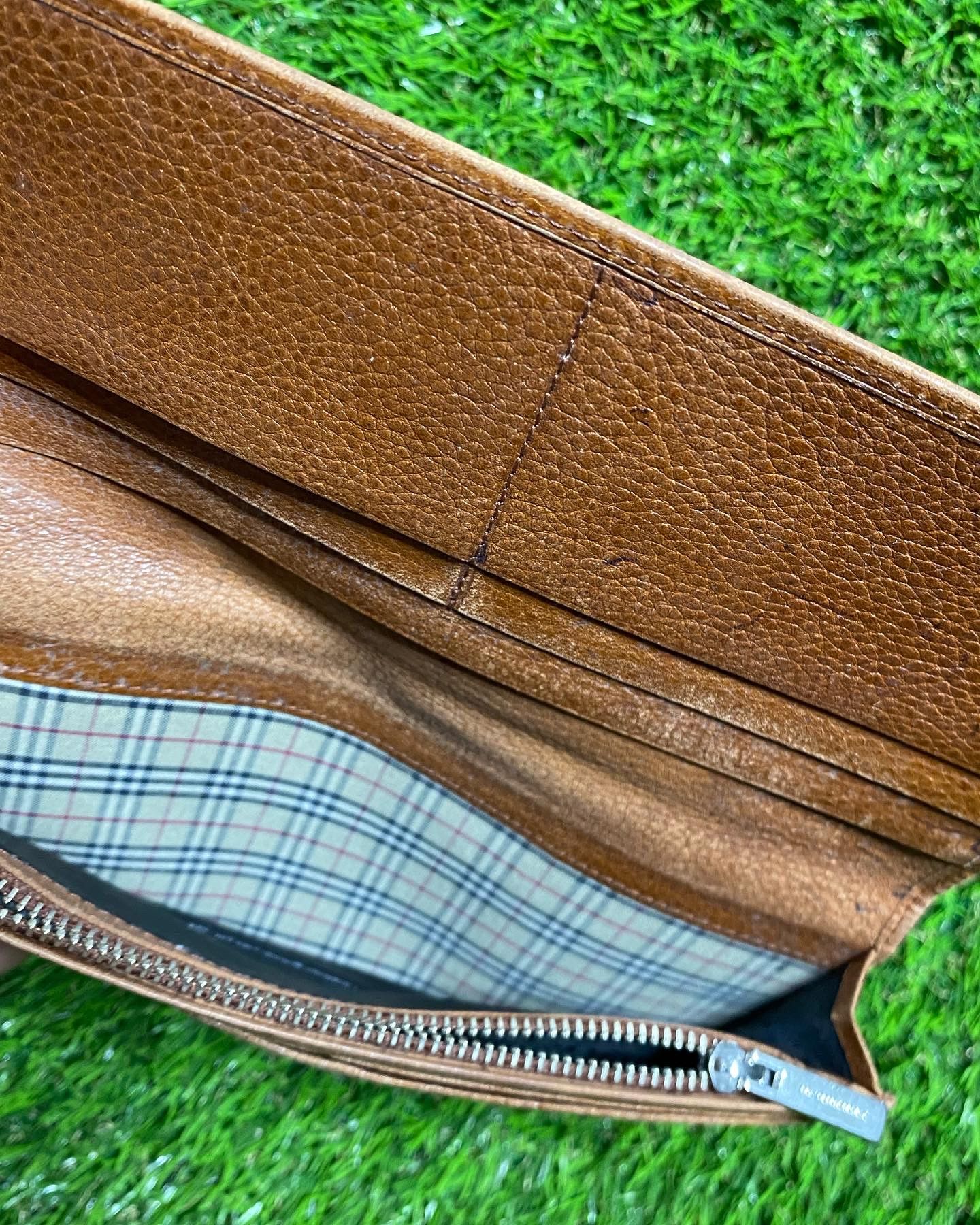Burberry × Vintage 🚨Vintage Burberry leather bi fold long wallet Size ONE SIZE - 4 Thumbnail