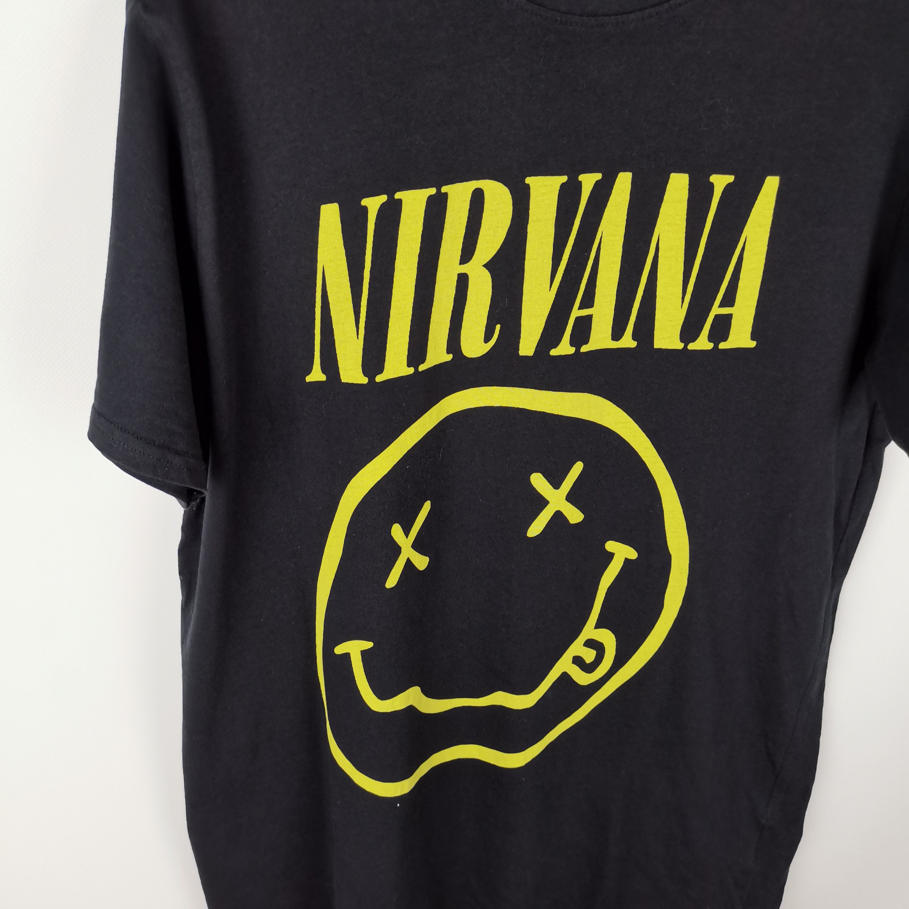 Band Tees Nirvana 2017 big logo band tee shirt size M Size US M / EU 48-50 / 2 - 4 Thumbnail