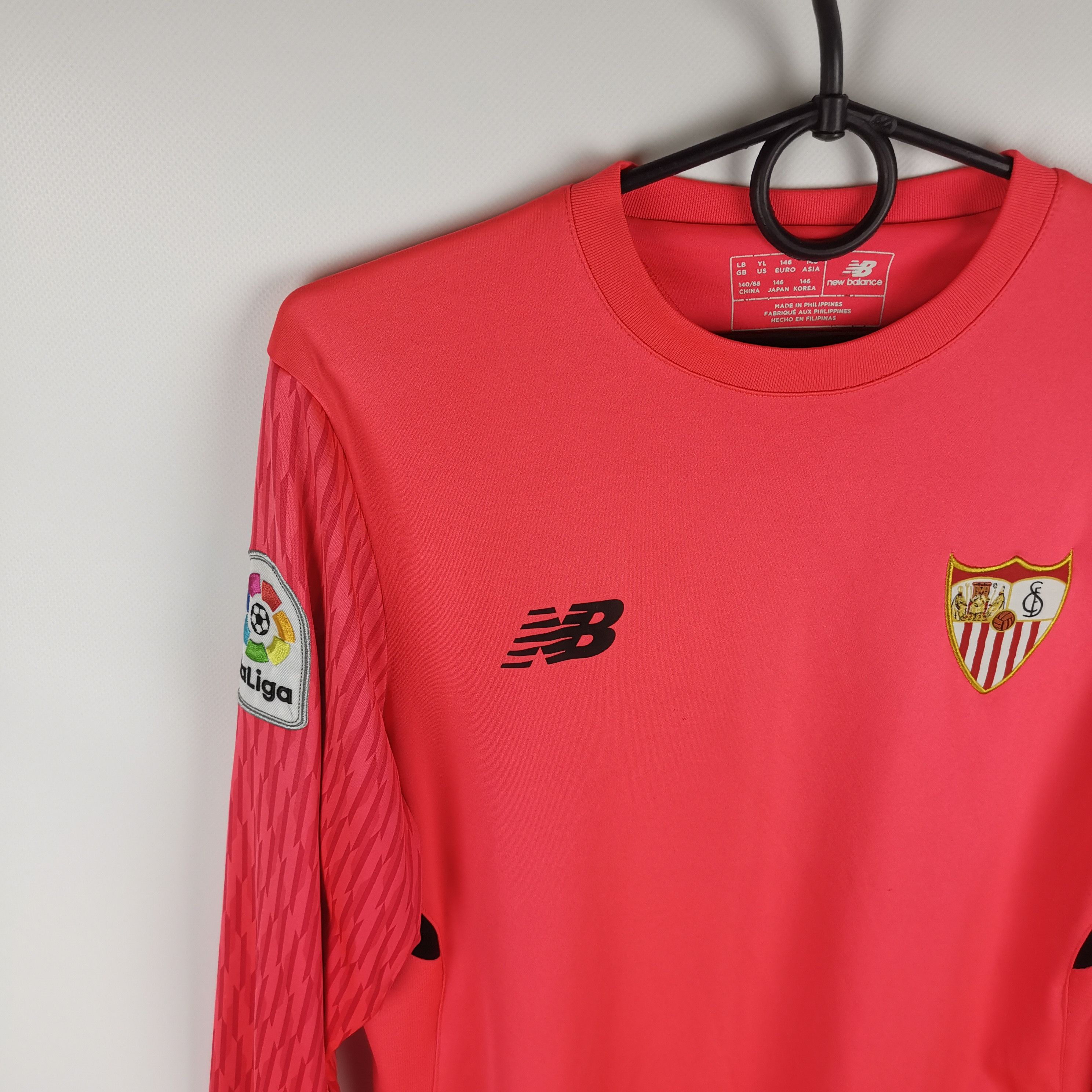 New Balance New Balance Sevilla 2017 2018 goalkeeper youth jersey Size US XS / EU 42 / 0 - 4 Thumbnail