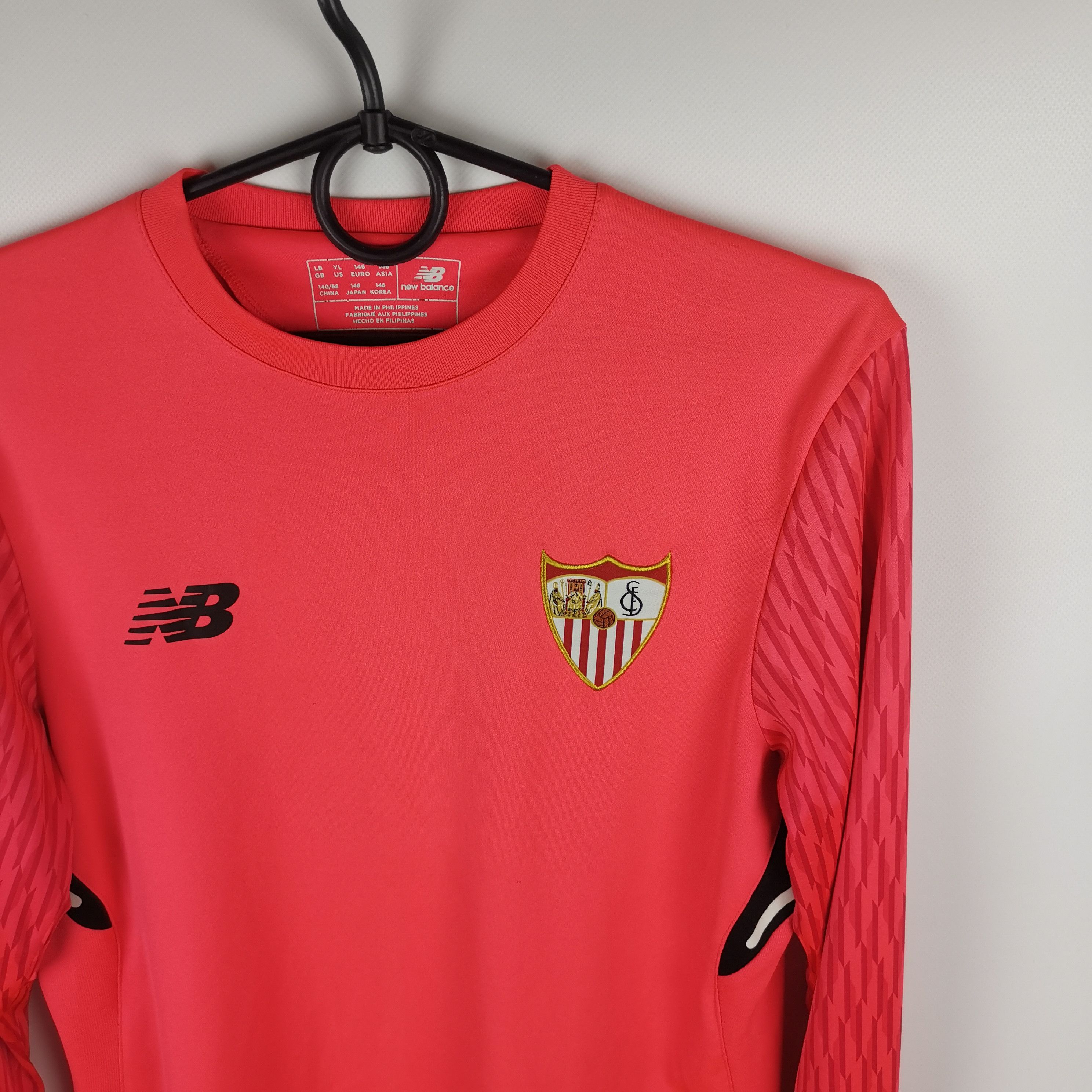 New Balance New Balance Sevilla 2017 2018 goalkeeper youth jersey Size US XS / EU 42 / 0 - 3 Thumbnail