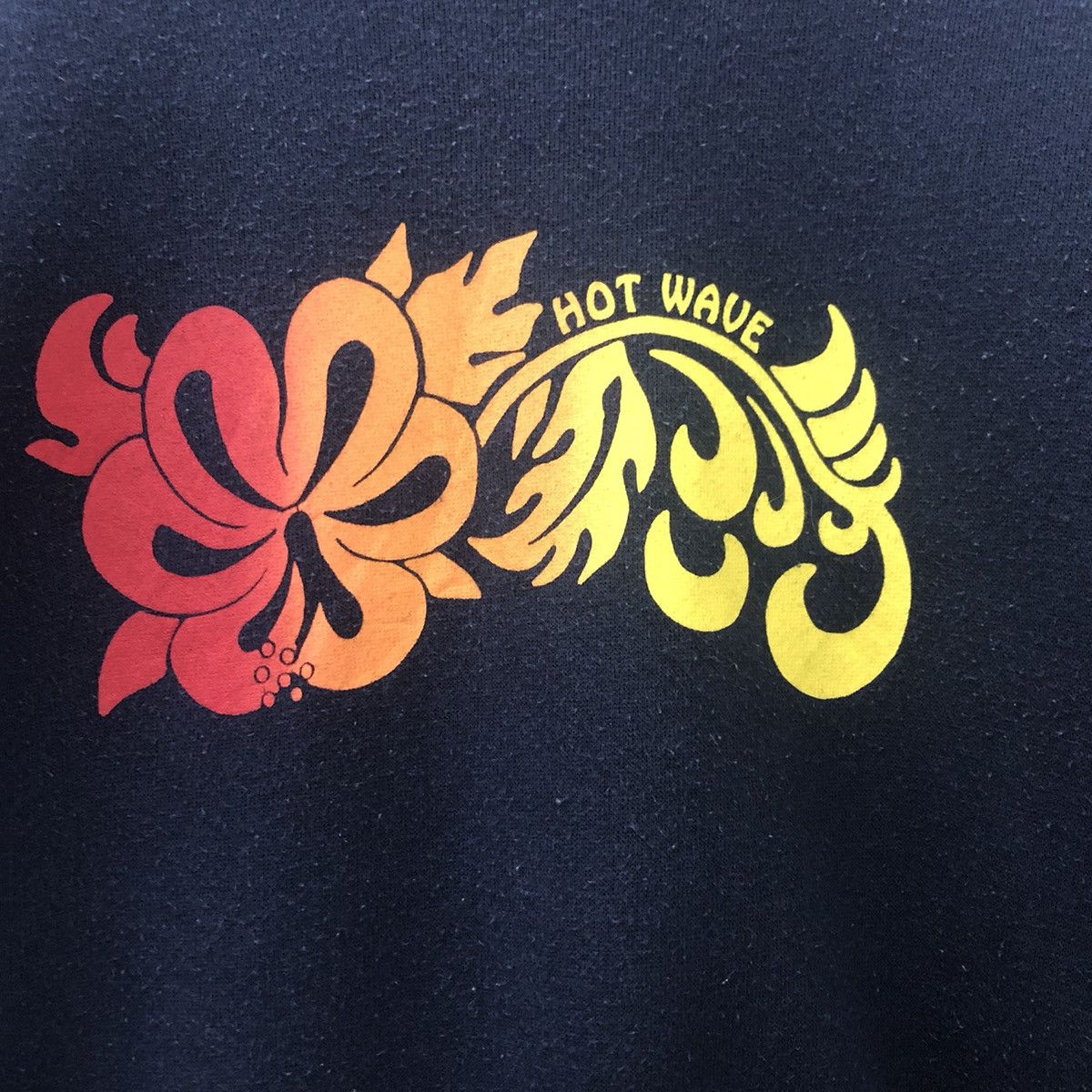 Vintage Vintage Hot Wave Surf Crewneck Sweatshirt Size L Size US L / EU 52-54 / 3 - 5 Thumbnail