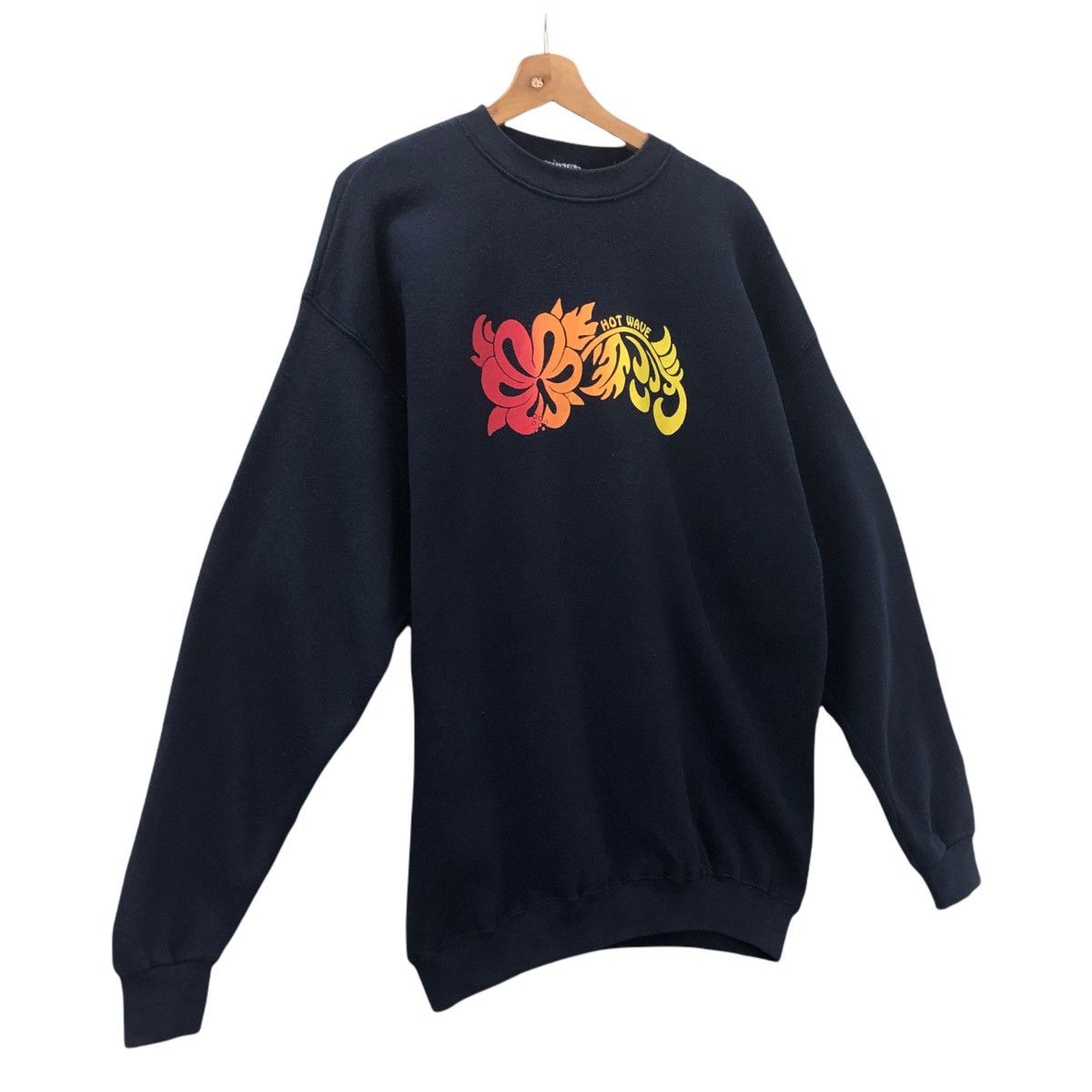 Vintage Vintage Hot Wave Surf Crewneck Sweatshirt Size L Size US L / EU 52-54 / 3 - 2 Thumbnail