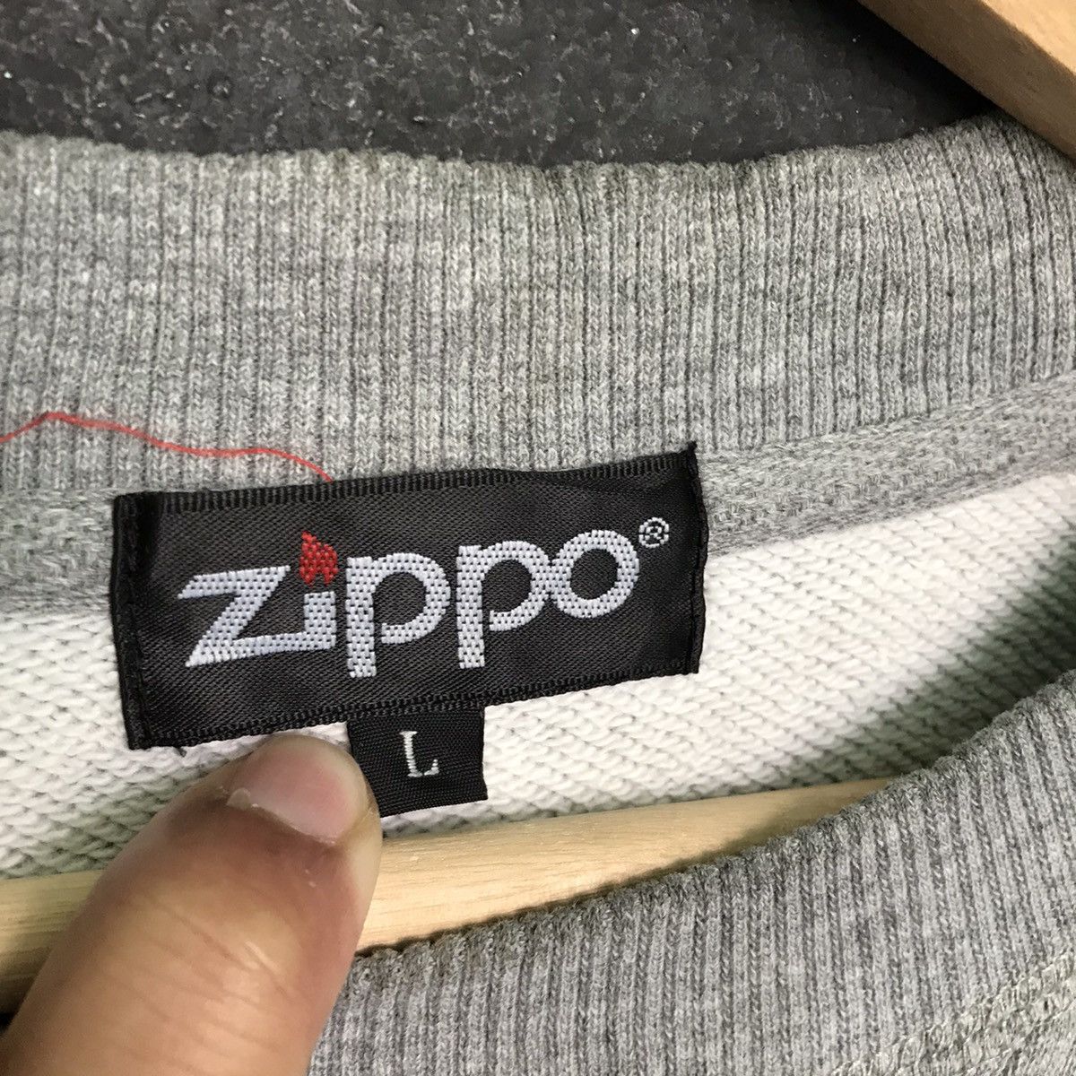 Vintage × Zippo Vintage 90s Zippo An American Classic Crewneck Sweatshirt L Size US L / EU 52-54 / 3 - 8 Thumbnail