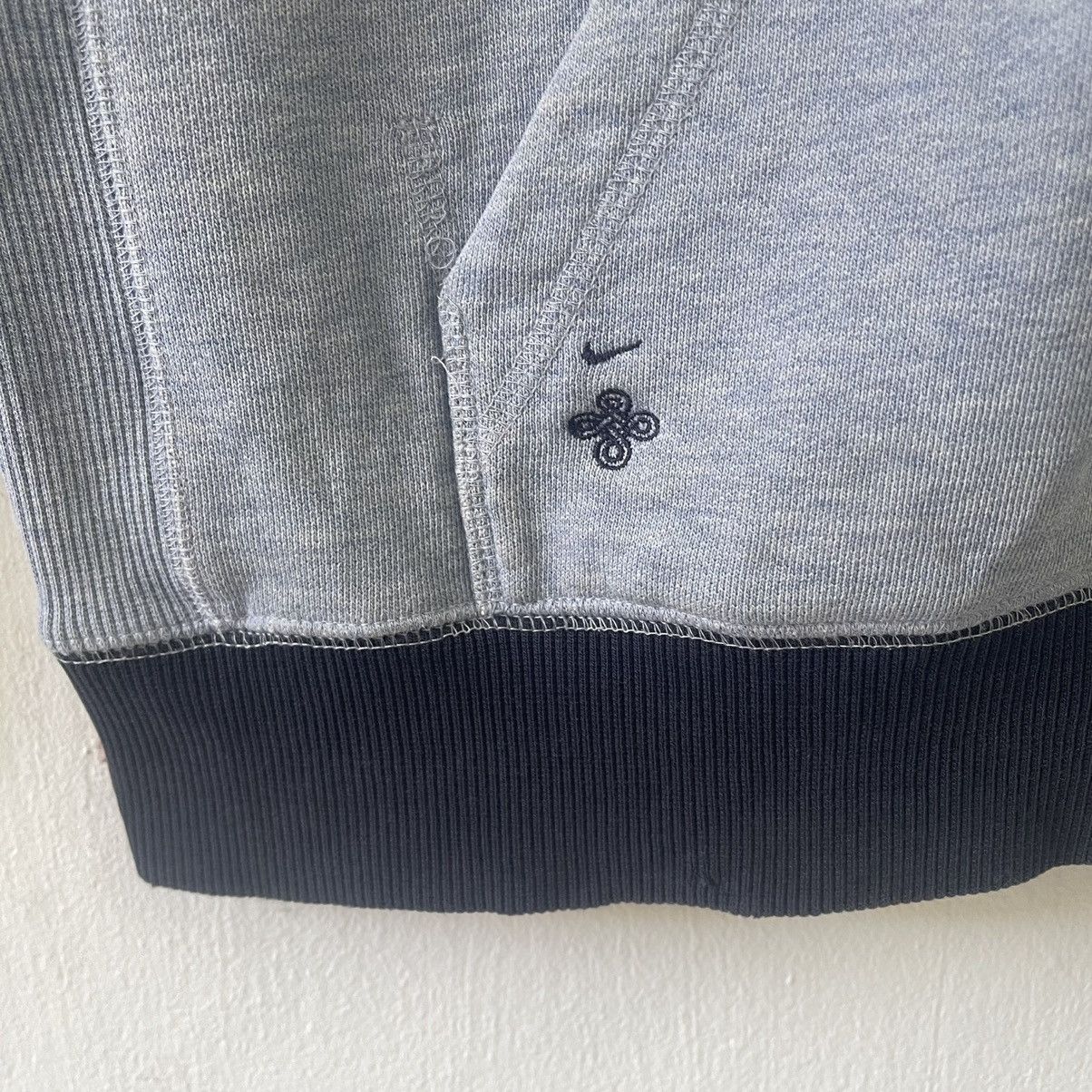 Nike Vintage Nike Big Logo Embroidered Sweatshirt Size M Size US M / EU 48-50 / 2 - 7 Thumbnail
