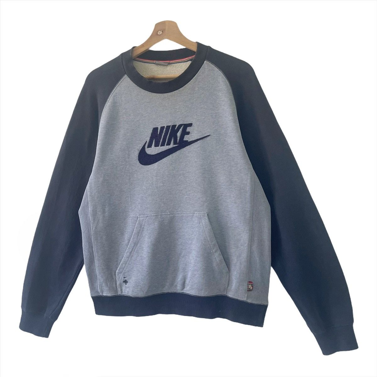 Nike Vintage Nike Big Logo Embroidered Sweatshirt Size M Size US M / EU 48-50 / 2 - 3 Thumbnail