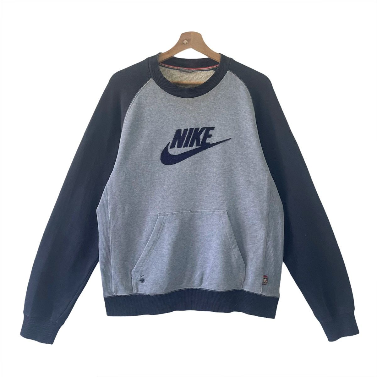 Nike Vintage Nike Big Logo Embroidered Sweatshirt Size M Size US M / EU 48-50 / 2 - 1 Thumbnail