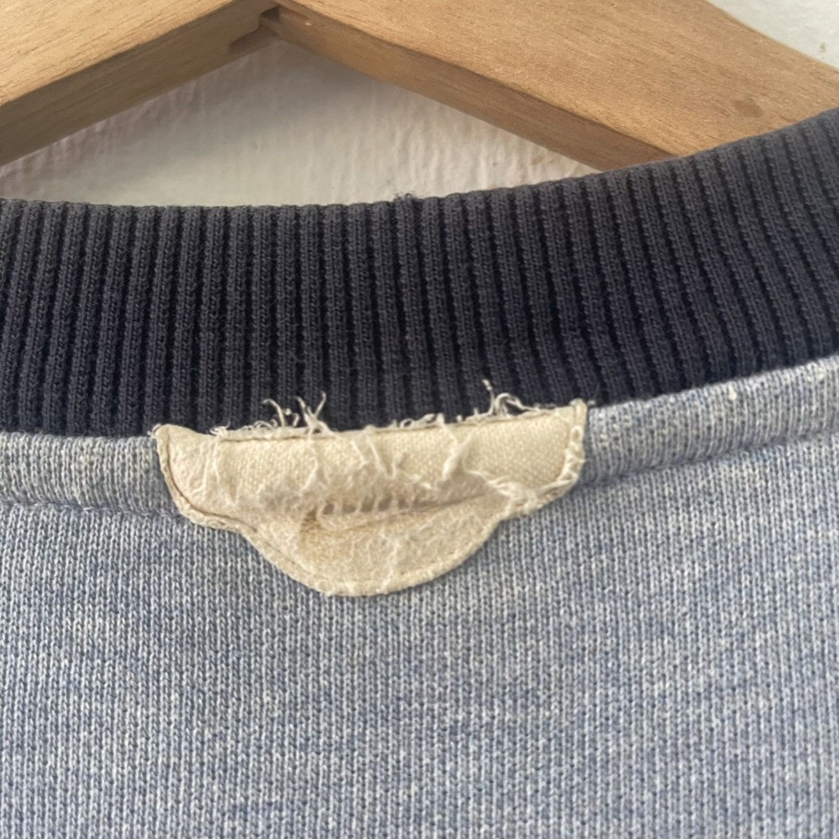 Nike Vintage Nike Big Logo Embroidered Sweatshirt Size M Size US M / EU 48-50 / 2 - 9 Thumbnail