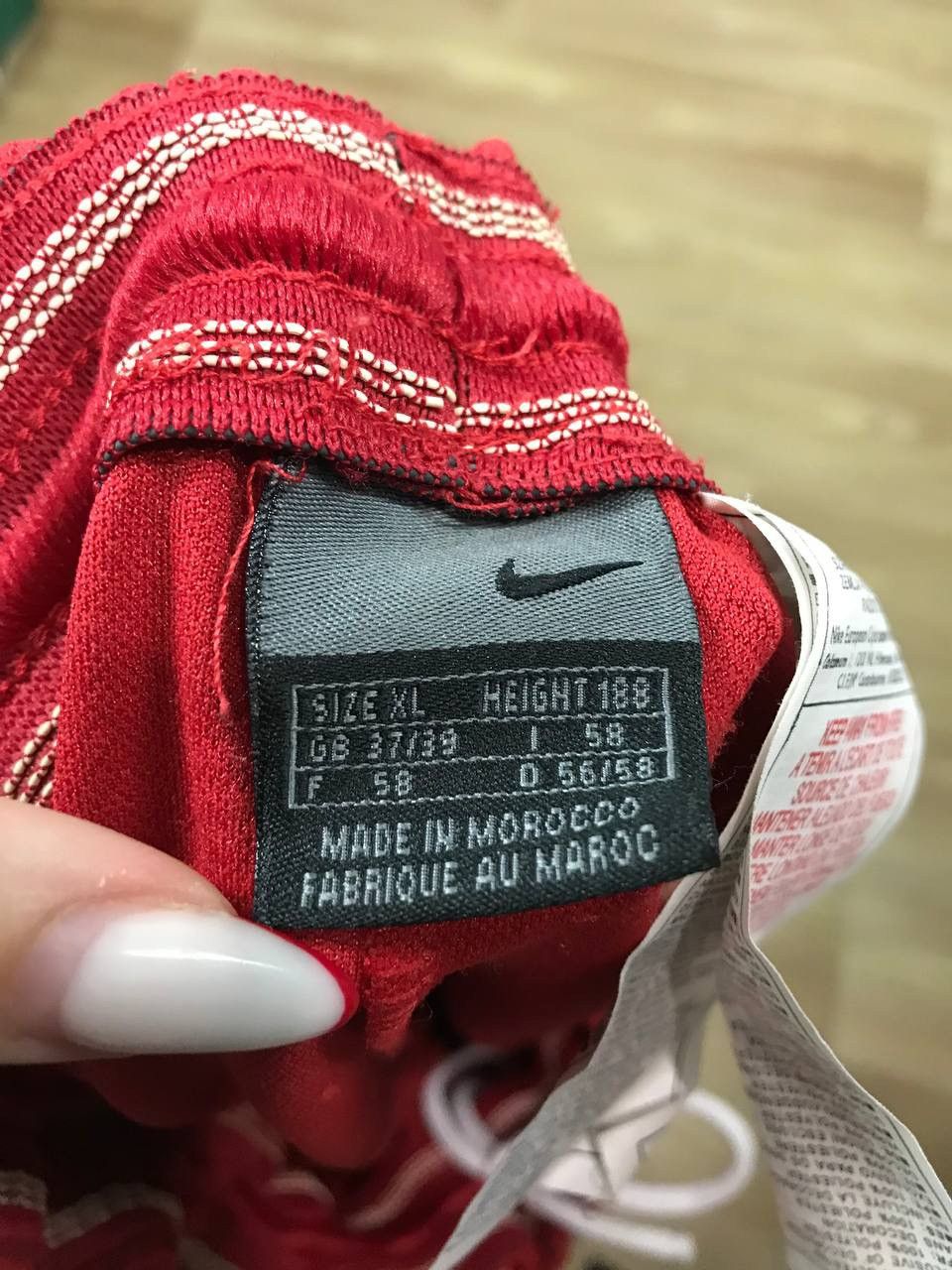 Nike × Vintage Nike swoosh streetwear vintage red shorts Size US 36 / EU 52 - 3 Thumbnail