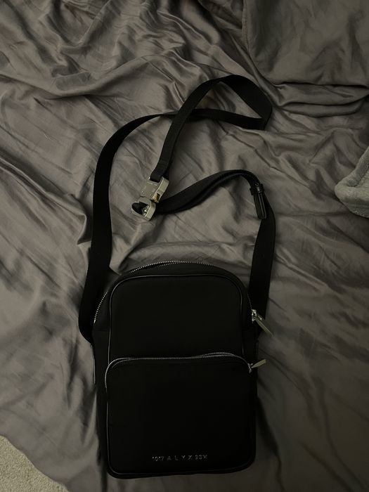 1017 ALYX 9SM Black Vertical Camera Bag 1017 ALYX 9SM