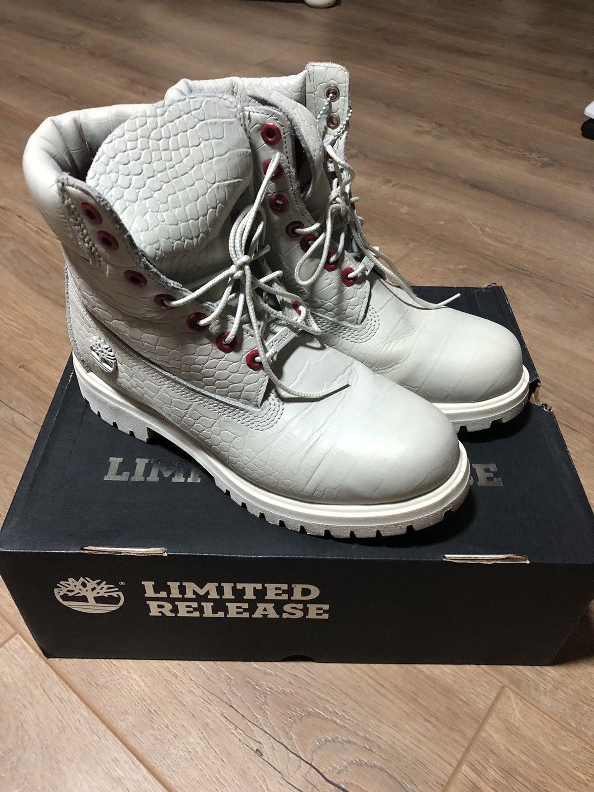 Timberland white hotsell serpent boots