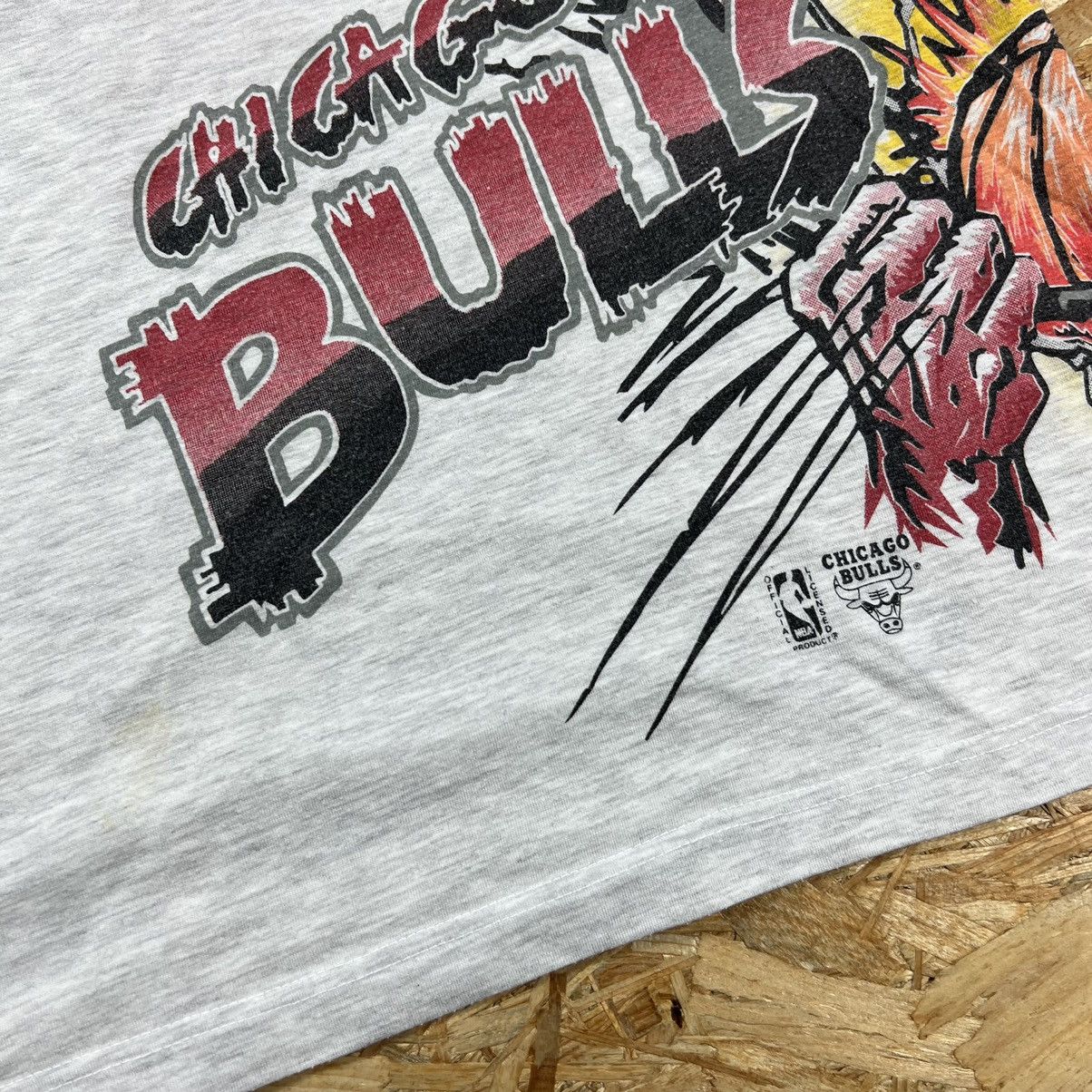 NBA × Vintage Chicago Bulls Over print Vintage T-Shirt 90s Size US L / EU 52-54 / 3 - 5 Thumbnail