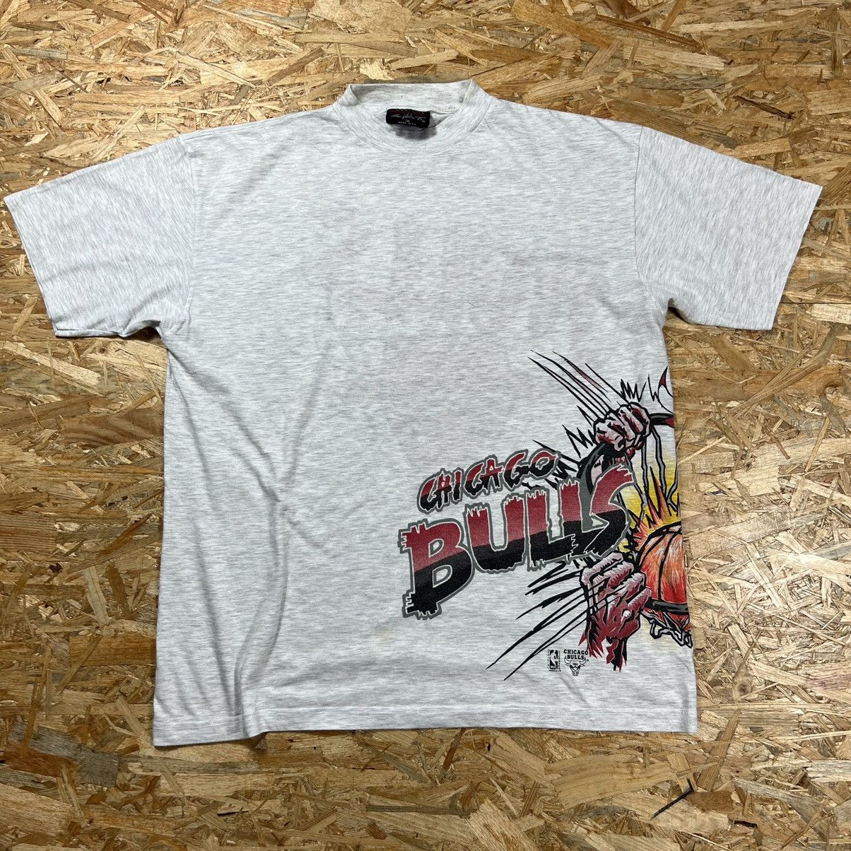 NBA × Vintage Chicago Bulls Over print Vintage T-Shirt 90s Size US L / EU 52-54 / 3 - 3 Thumbnail