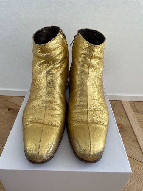 Dior Homme boots golden, Hedi Slimane, AW 2005. #saintlaurent  #saintlaurentparis #hedi #hedislimane #dior #diorhomme #rocknroll