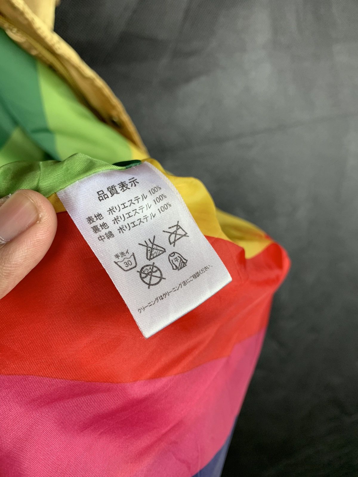 Japanese Brand Vintage Suntory Coffee Rainbow Puffer Vests Size US L / EU 52-54 / 3 - 7 Thumbnail