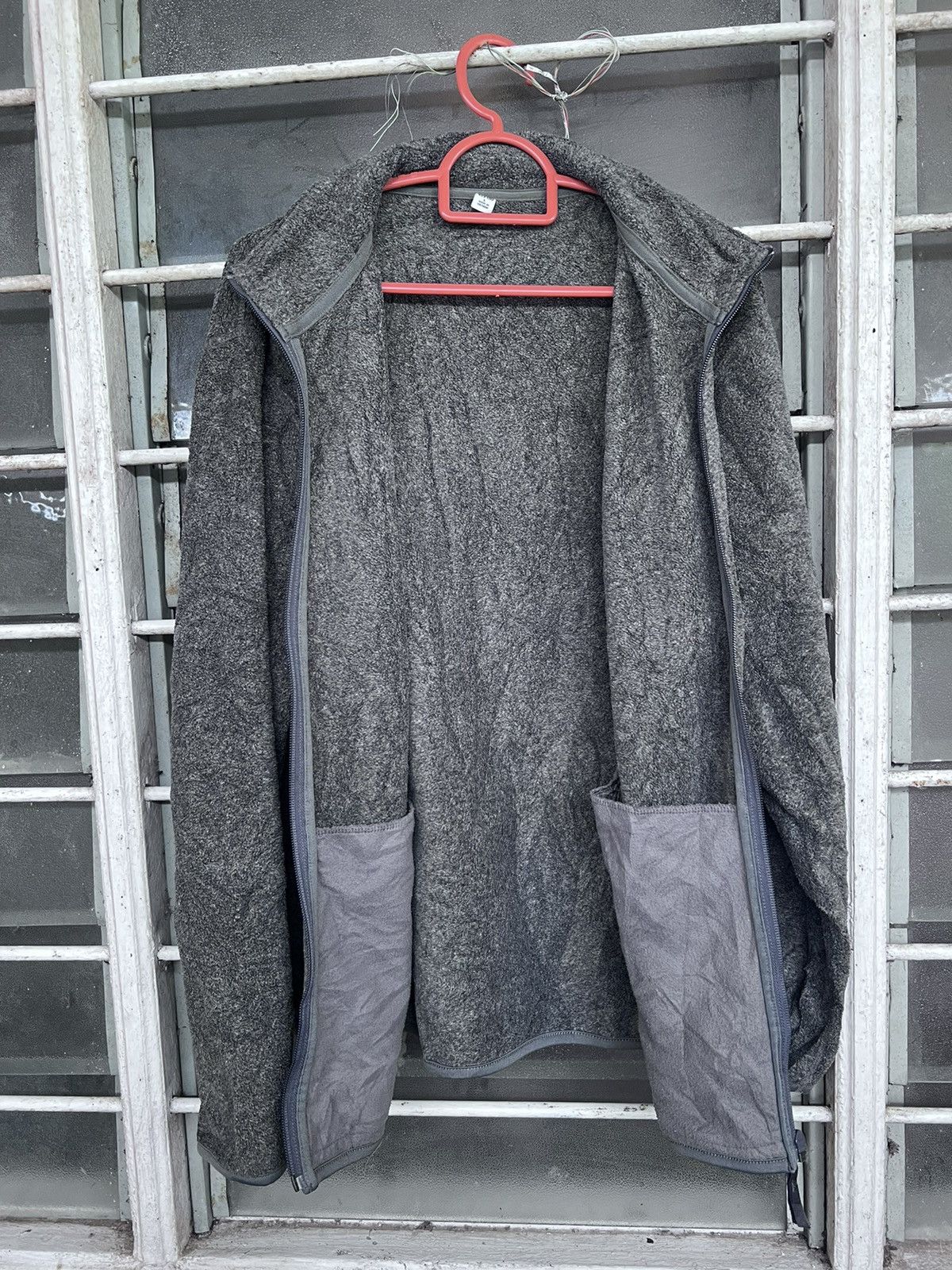 Uniqlo fleece grey jacket