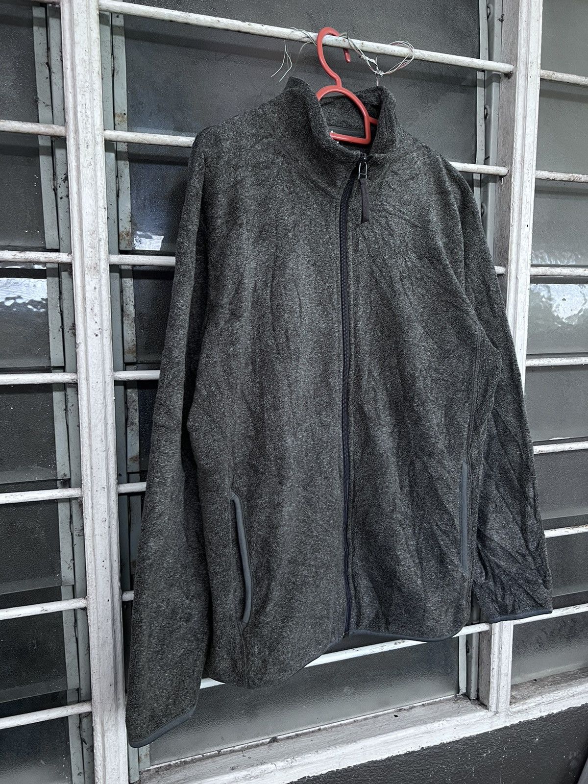 Uniqlo fleece grey jacket