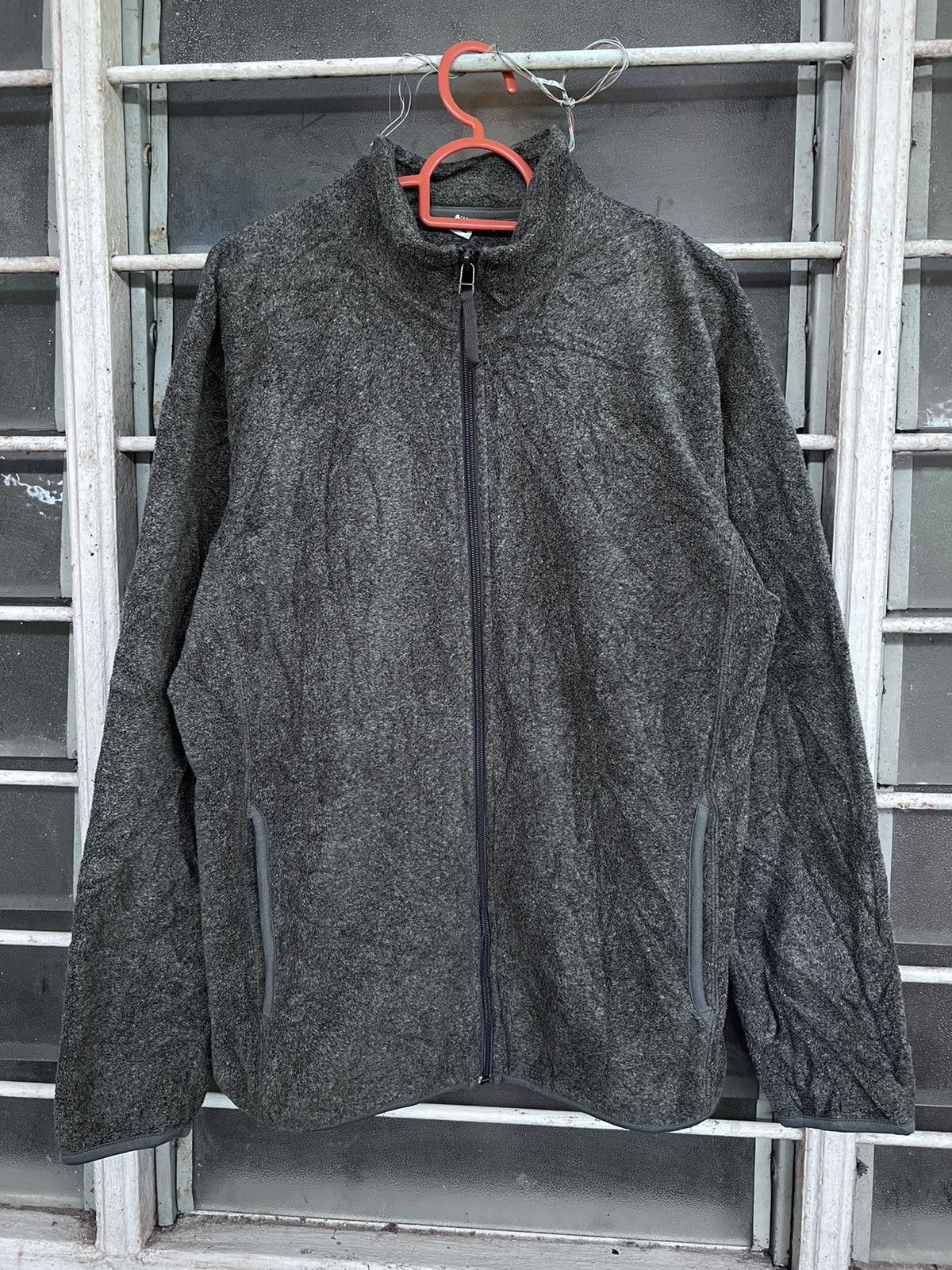 Uniqlo fleece grey jacket