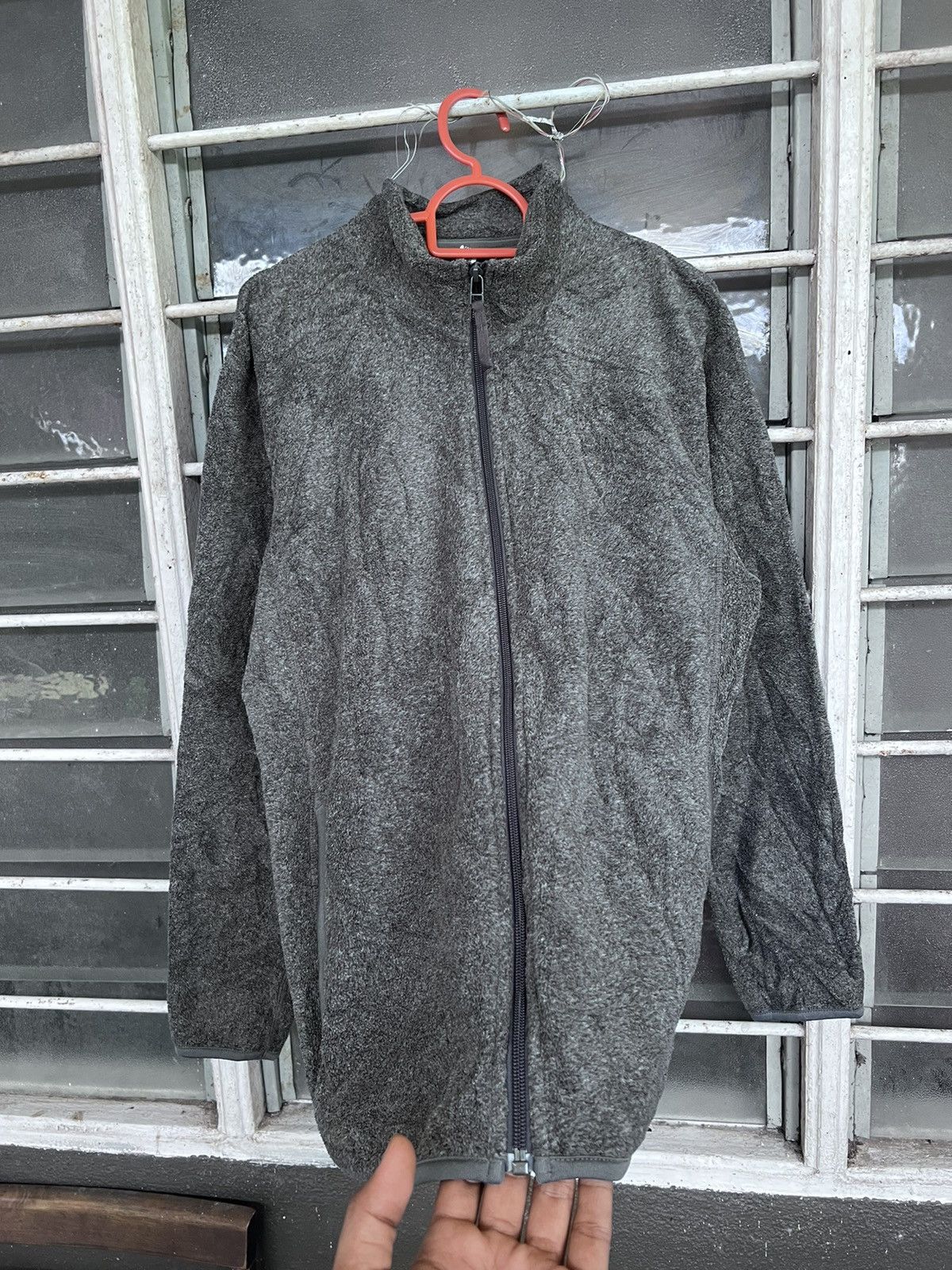 Uniqlo fleece grey jacket