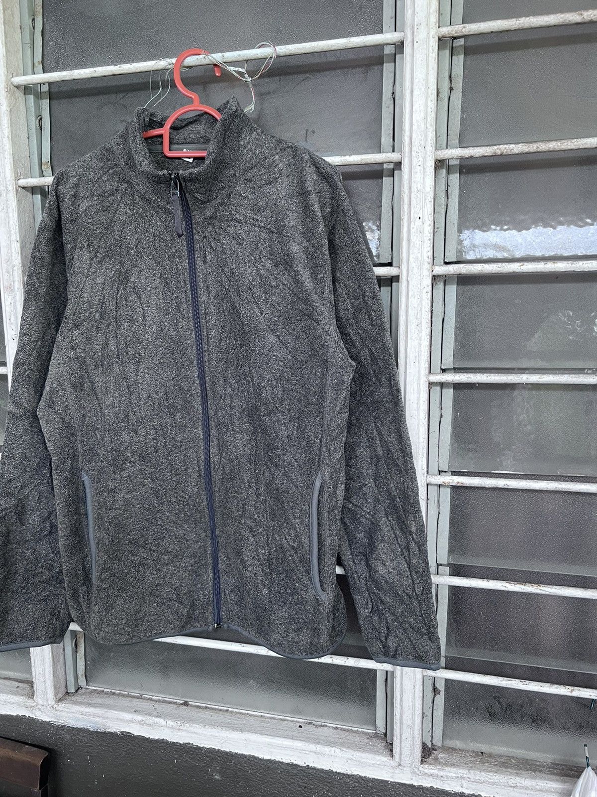 Uniqlo fleece grey jacket