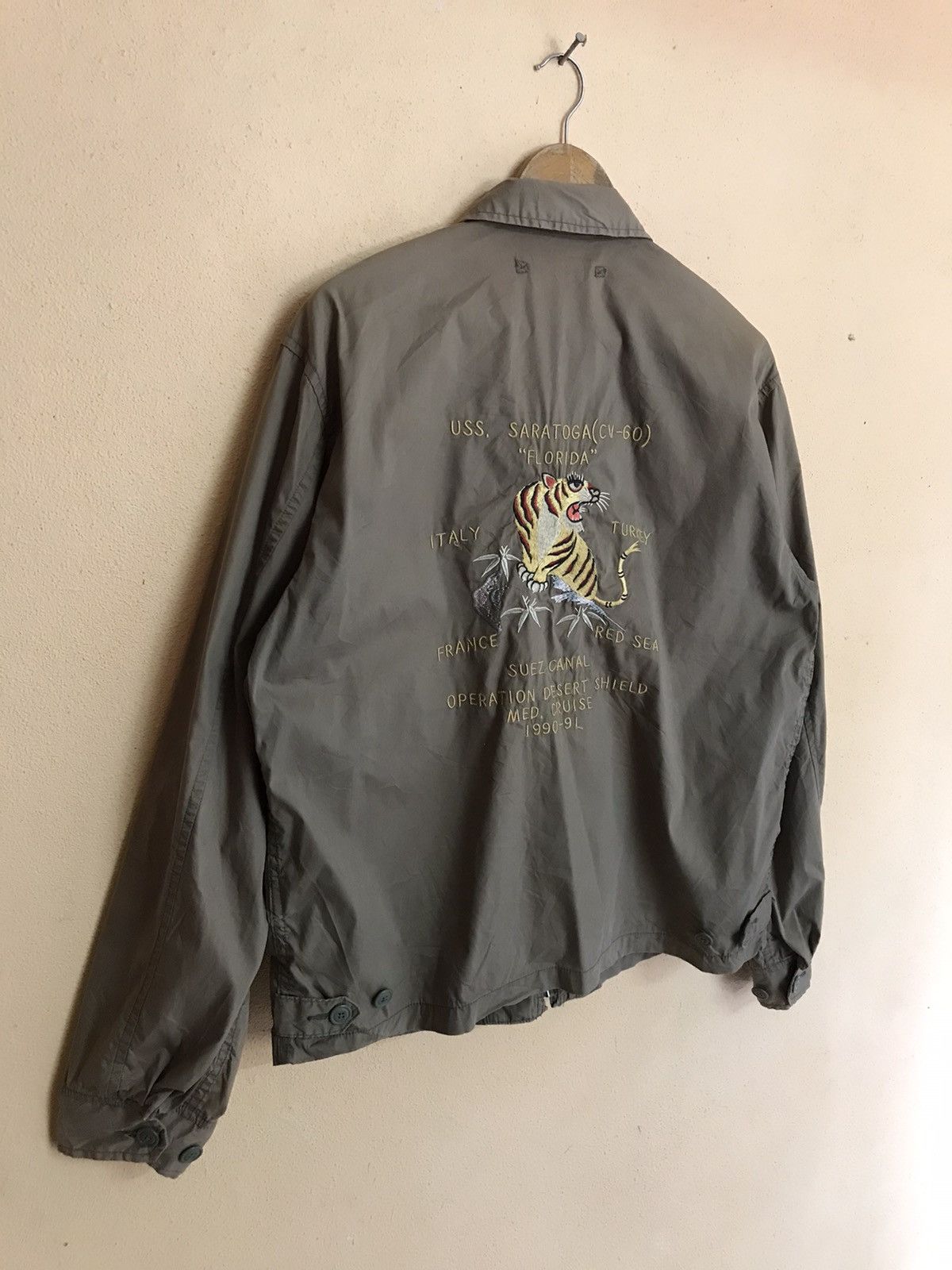 Avirex RARE VINTAGE AVIREX EMBROIDERED TIGER USS SARATOGA JACKET Size US M / EU 48-50 / 2 - 3 Thumbnail