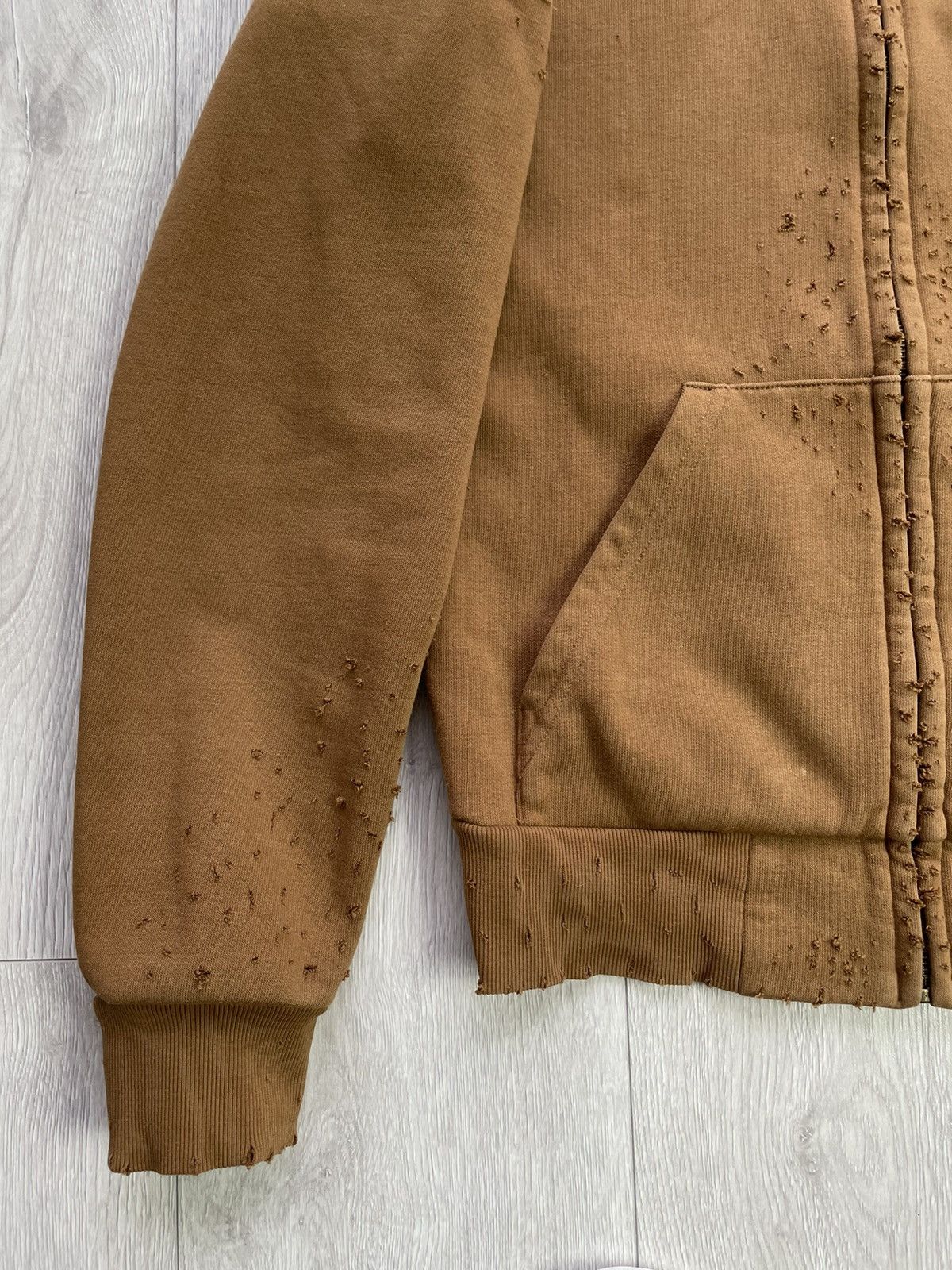 Carhartt Carhartt Distressed Hooded Jacket / Hoodie Brown *Vintage* Size US S / EU 44-46 / 1 - 9 Thumbnail