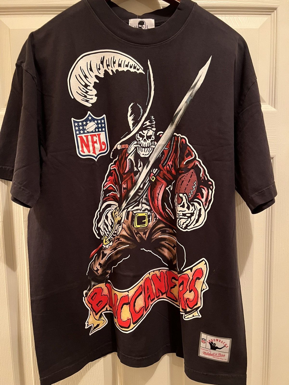 Warren Lotas Warren Lotas NFL Mitchell & Ness Throwback Buccaneers Shirt Size US L / EU 52-54 / 3 - 2 Thumbnail