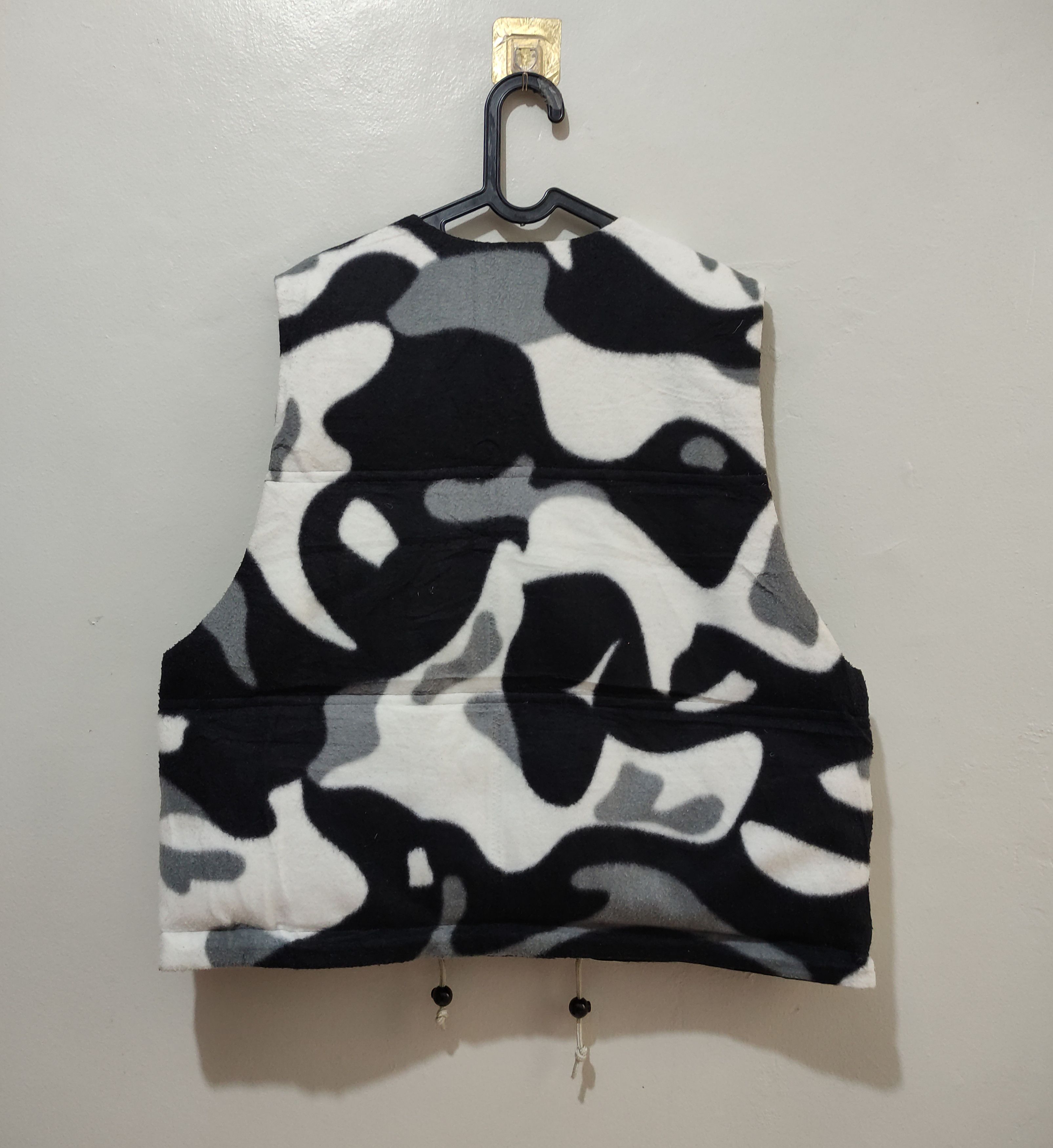 Descente Vintage 90s Descente Decor ski Sample Black Puffer Vest Size US L / EU 52-54 / 3 - 21 Thumbnail