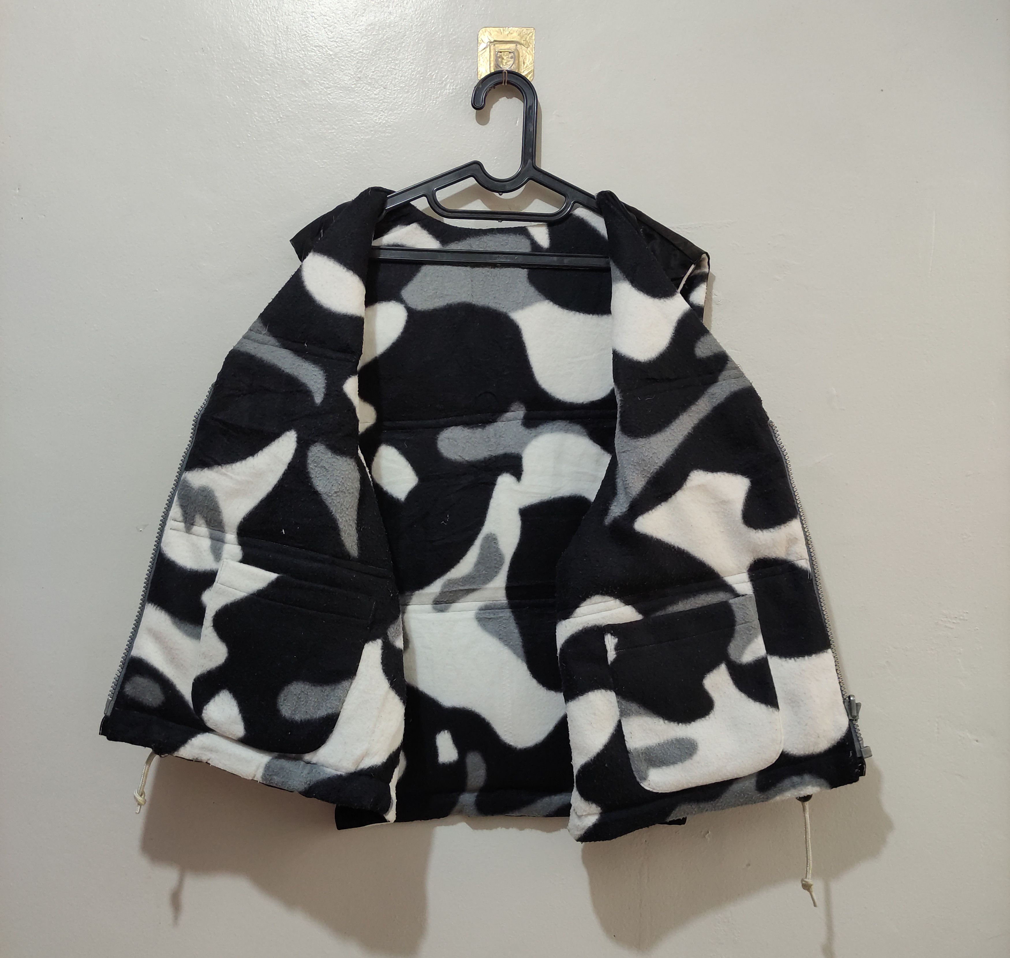 Descente Vintage 90s Descente Decor ski Sample Black Puffer Vest Size US L / EU 52-54 / 3 - 9 Thumbnail