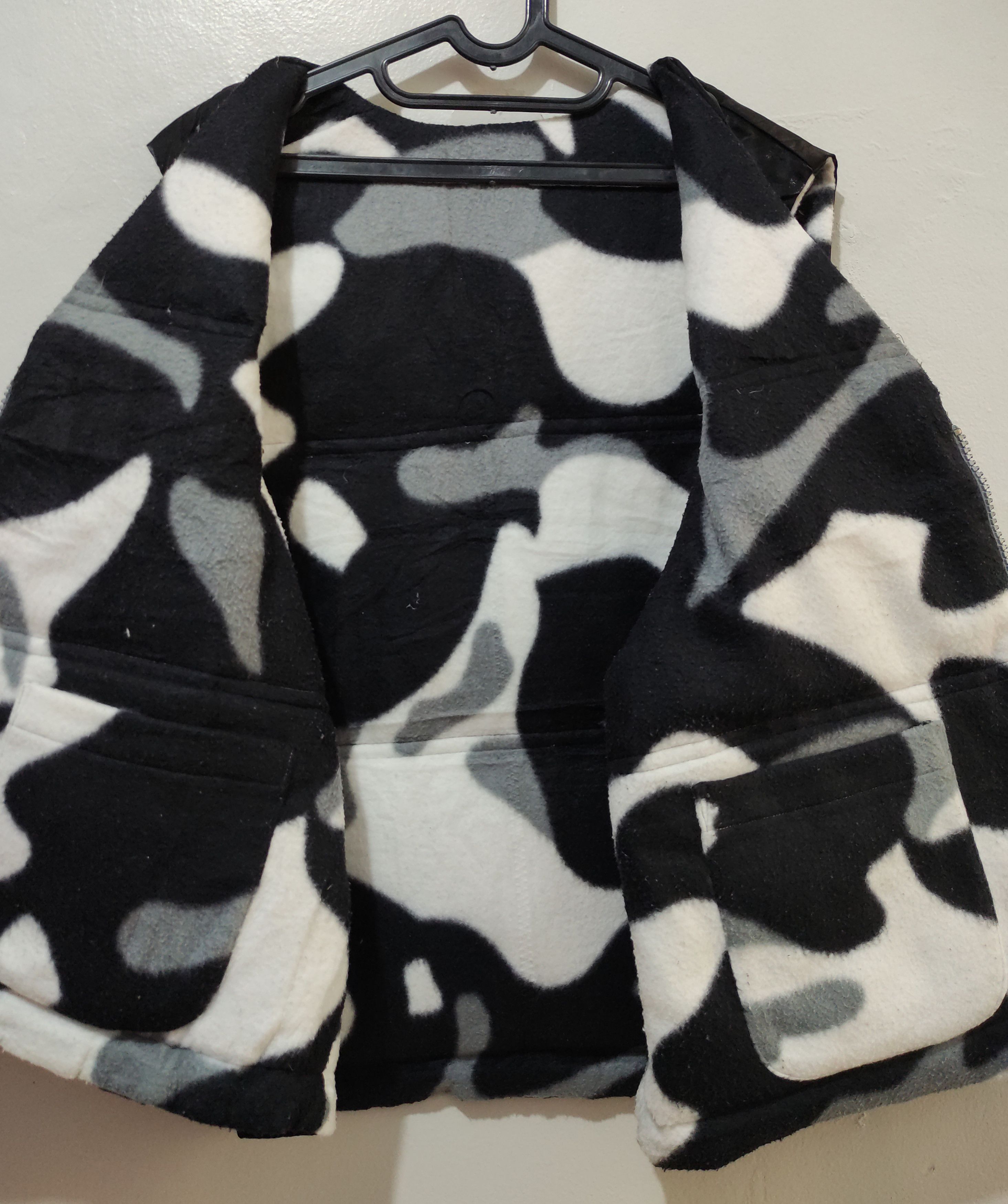 Descente Vintage 90s Descente Decor ski Sample Black Puffer Vest Size US L / EU 52-54 / 3 - 10 Thumbnail