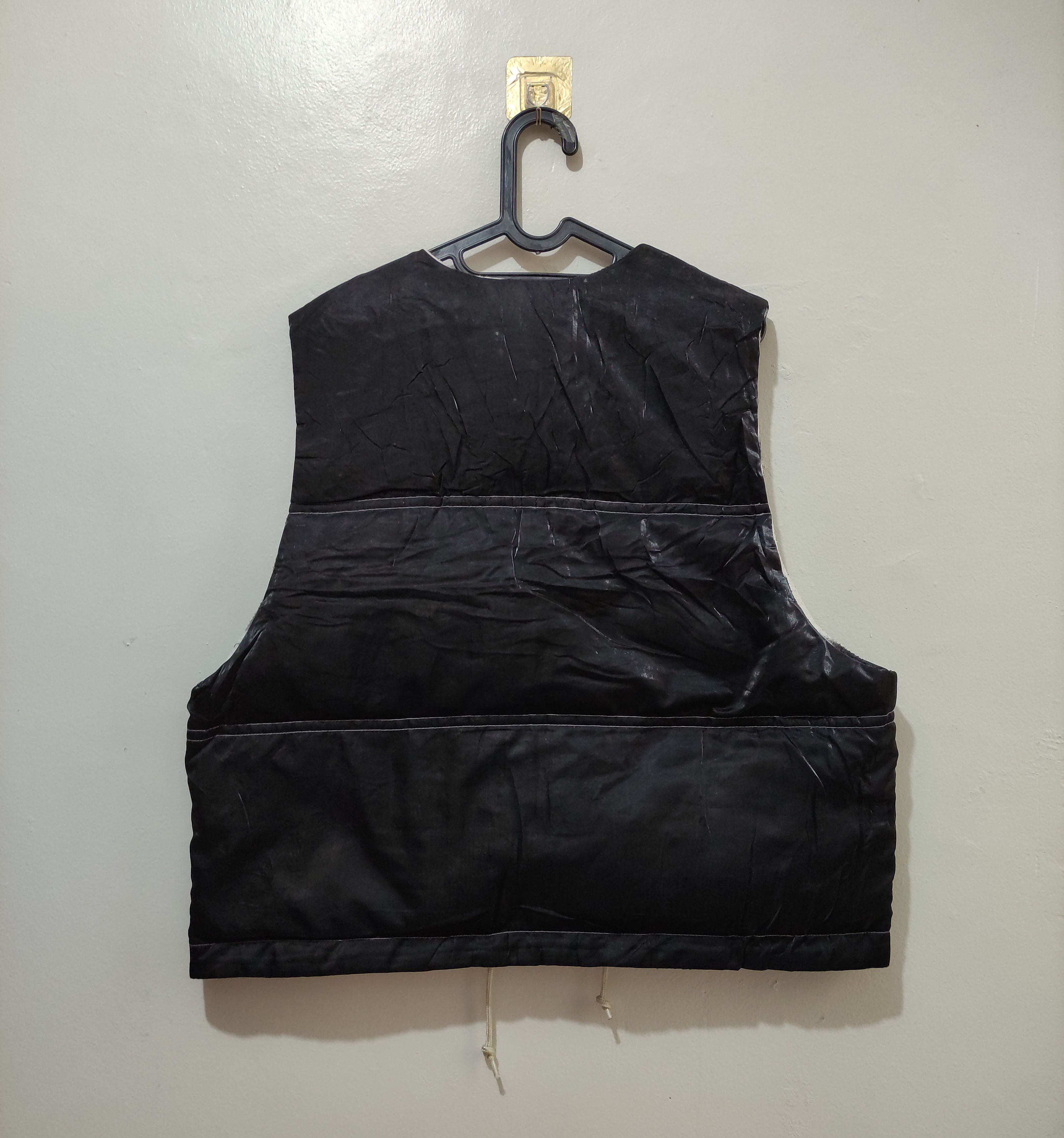 Descente Vintage 90s Descente Decor ski Sample Black Puffer Vest Size US L / EU 52-54 / 3 - 15 Thumbnail