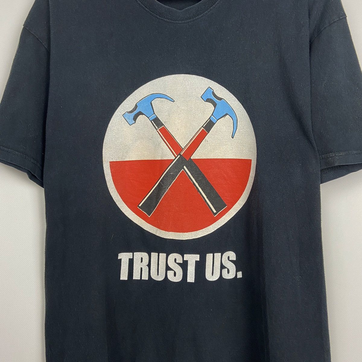 Vintage VTG 00s Pink Floyd Trust Us Faded Roger Waters The Wall tee Size US XL / EU 56 / 4 - 3 Thumbnail