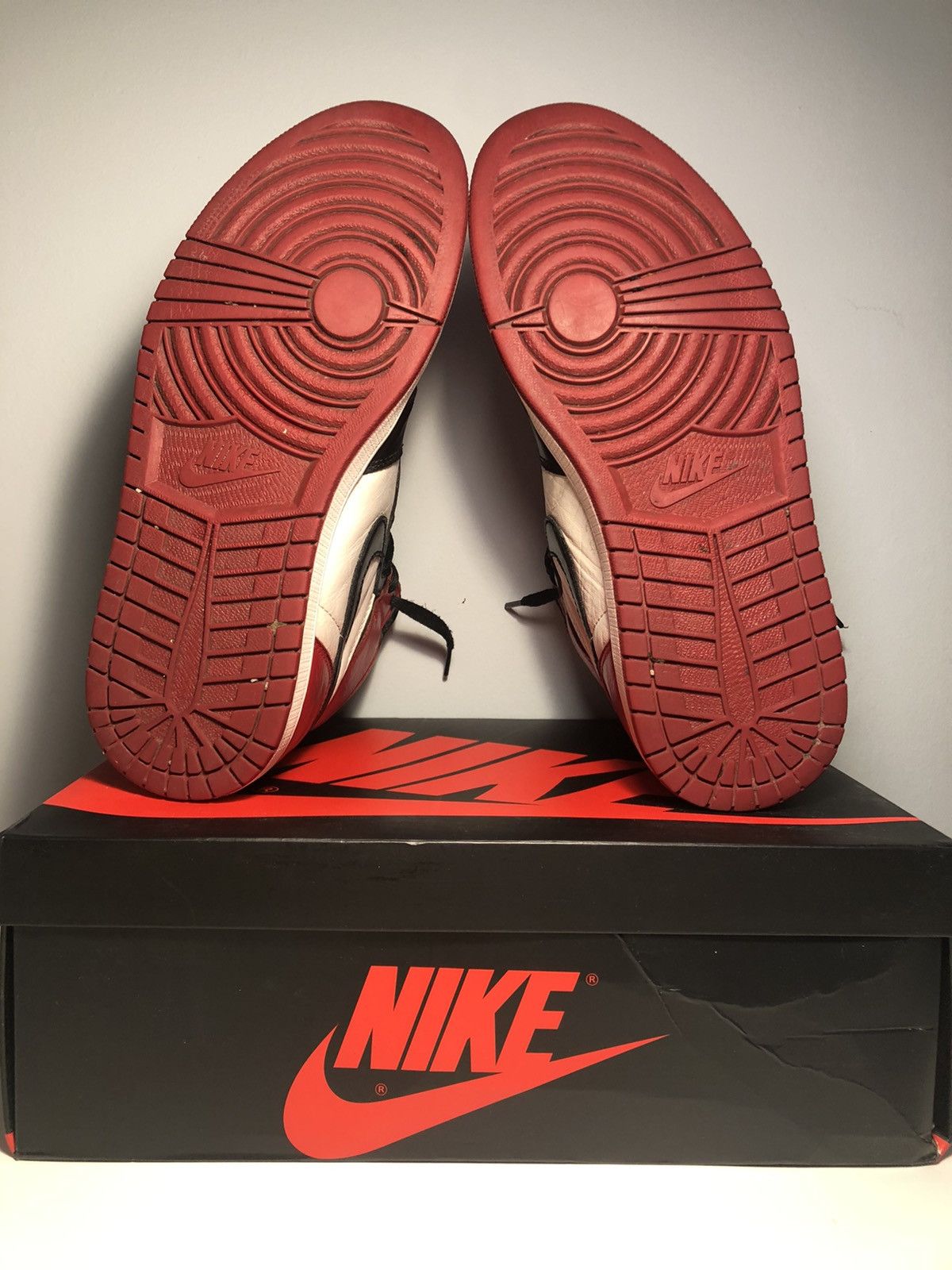 Jordan Brand Air Jordan 1 Retro High OG Bred Toe 2018 Size US 9 / EU 42 - 10 Thumbnail