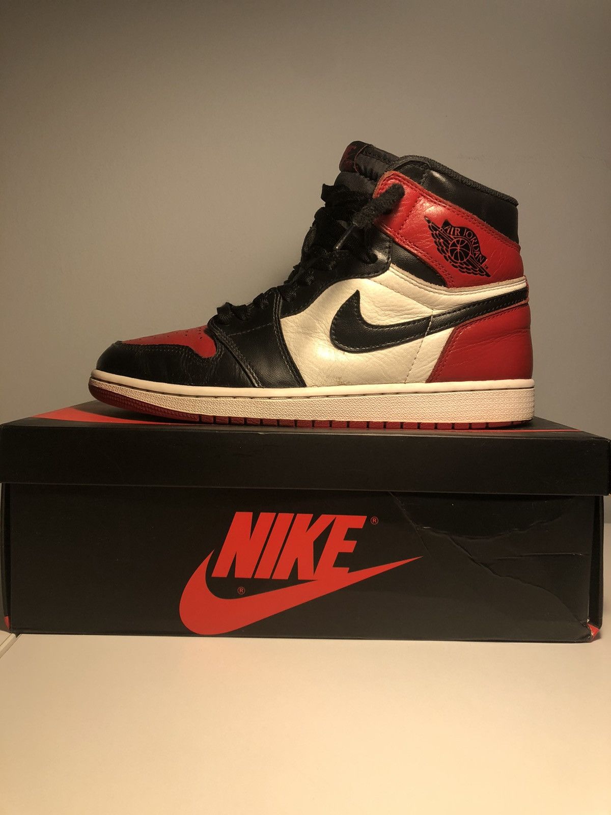 Jordan Brand Air Jordan 1 Retro High OG Bred Toe 2018 Size US 9 / EU 42 - 1 Thumbnail