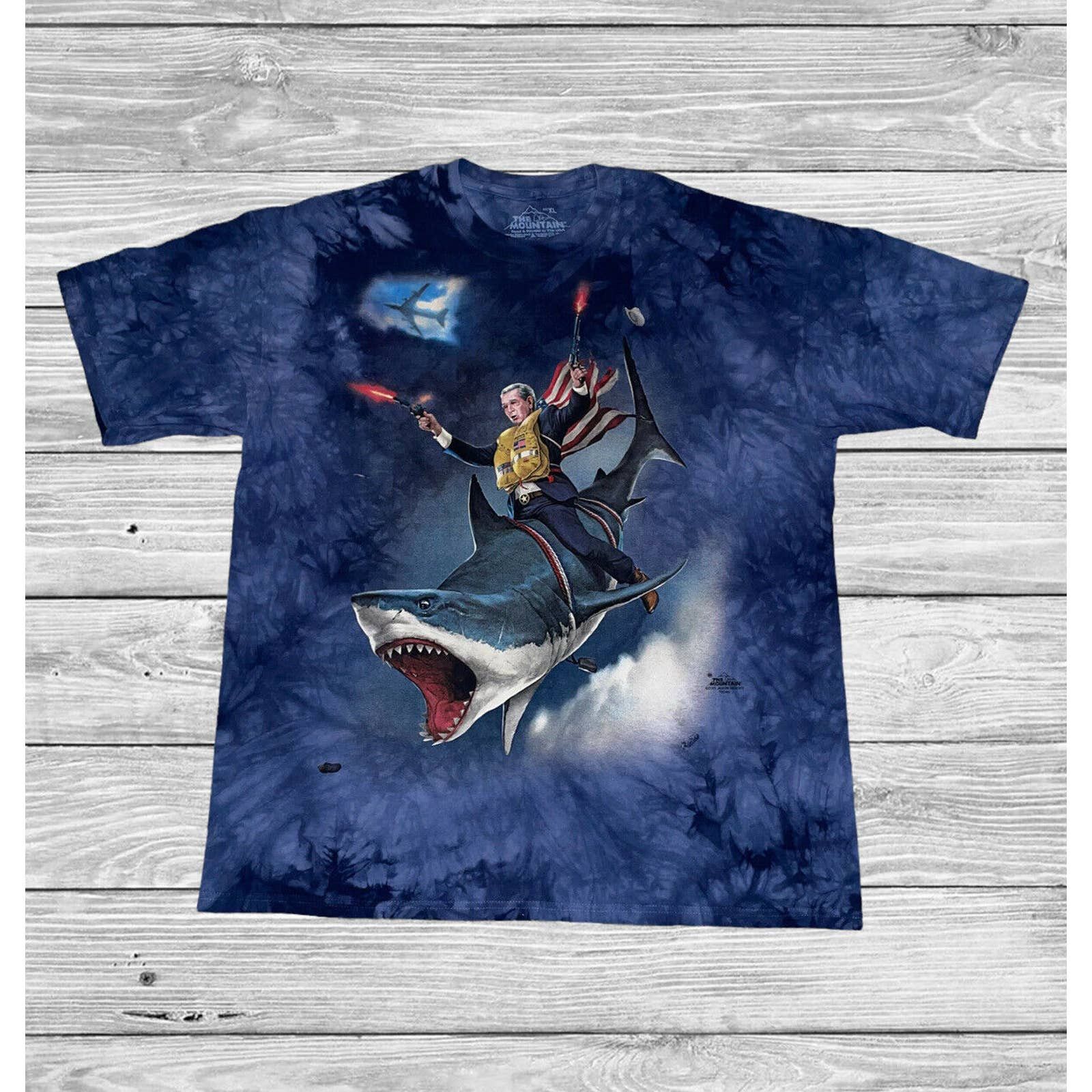 T-shirt The Mountain Dubya Shark – Homme Taille M – Manches Longues – Multicolore – Neuf Avec étiquettes