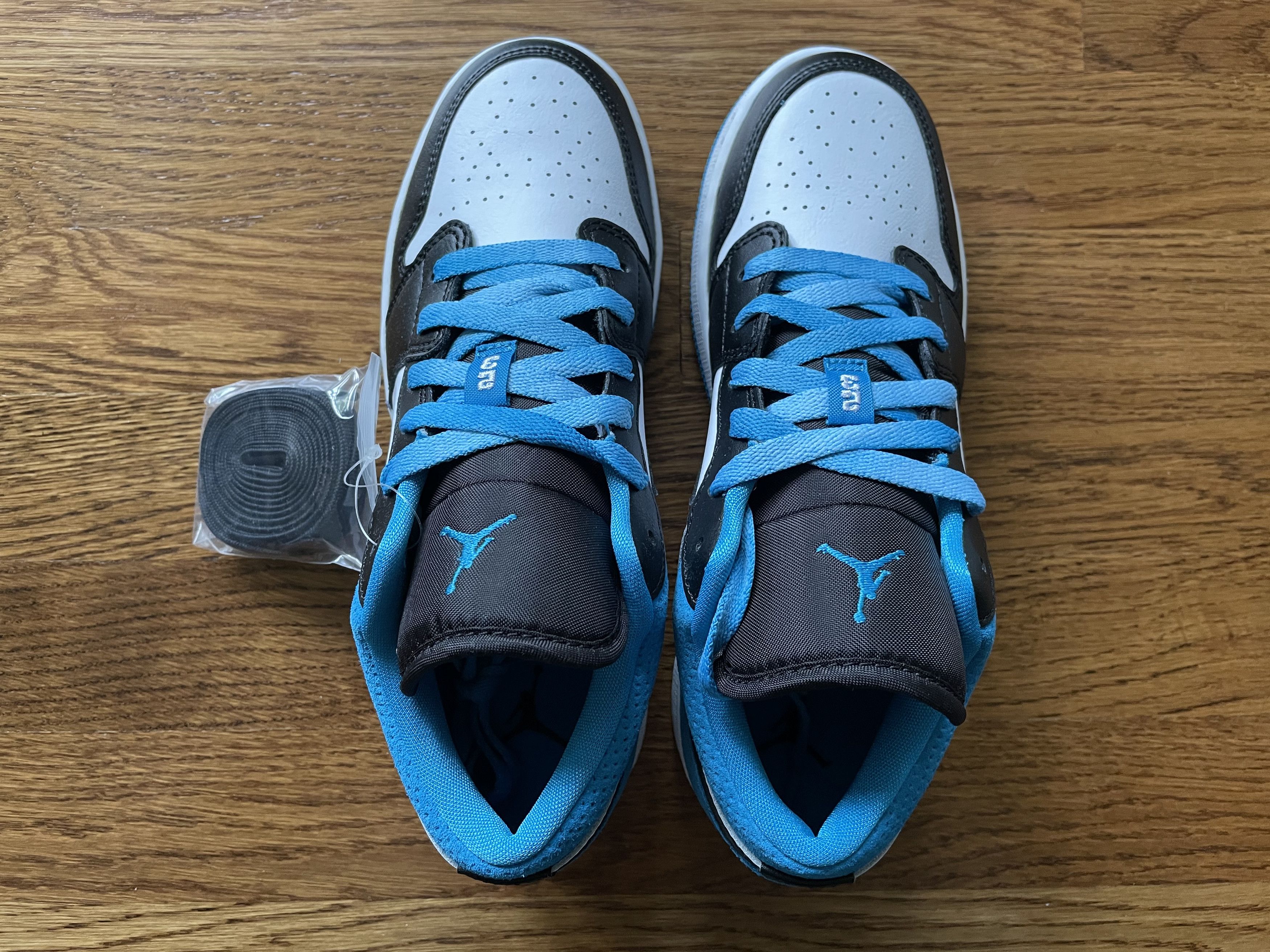 Jordan Brand 4Y Jordan 1 Low Laser Blue (GS) SE OG Size US 5 / EU 37 - 3 Thumbnail