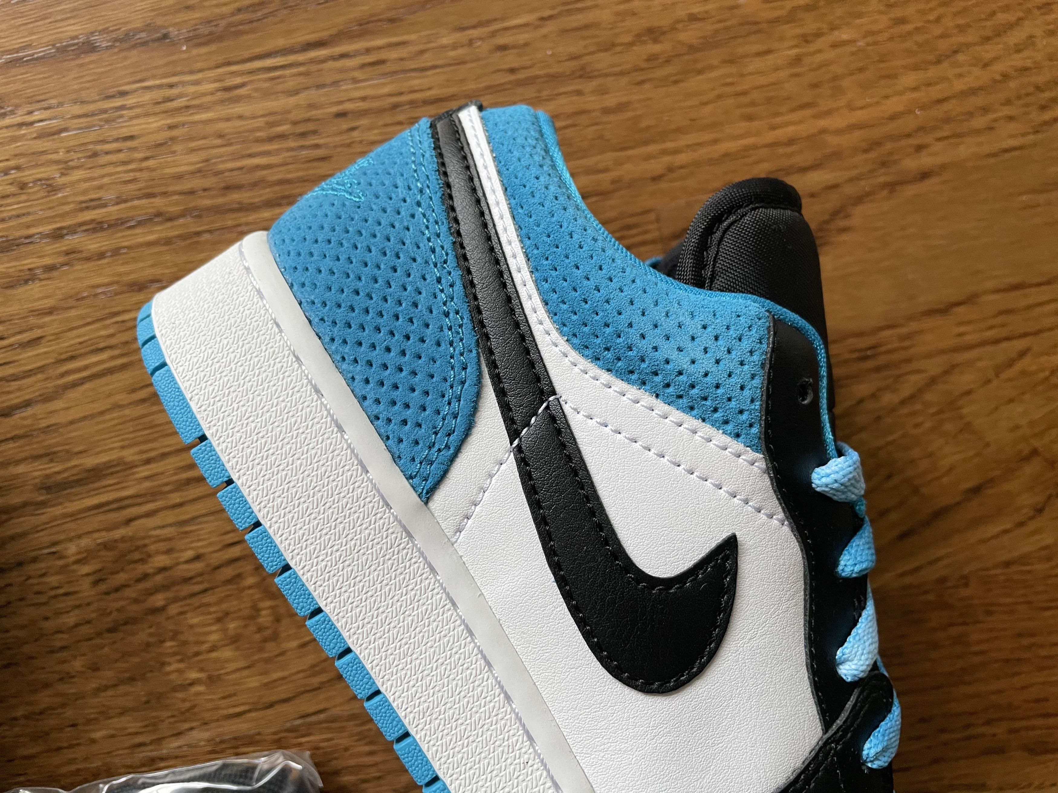 Jordan Brand 4Y Jordan 1 Low Laser Blue (GS) SE OG Size US 5 / EU 37 - 6 Thumbnail