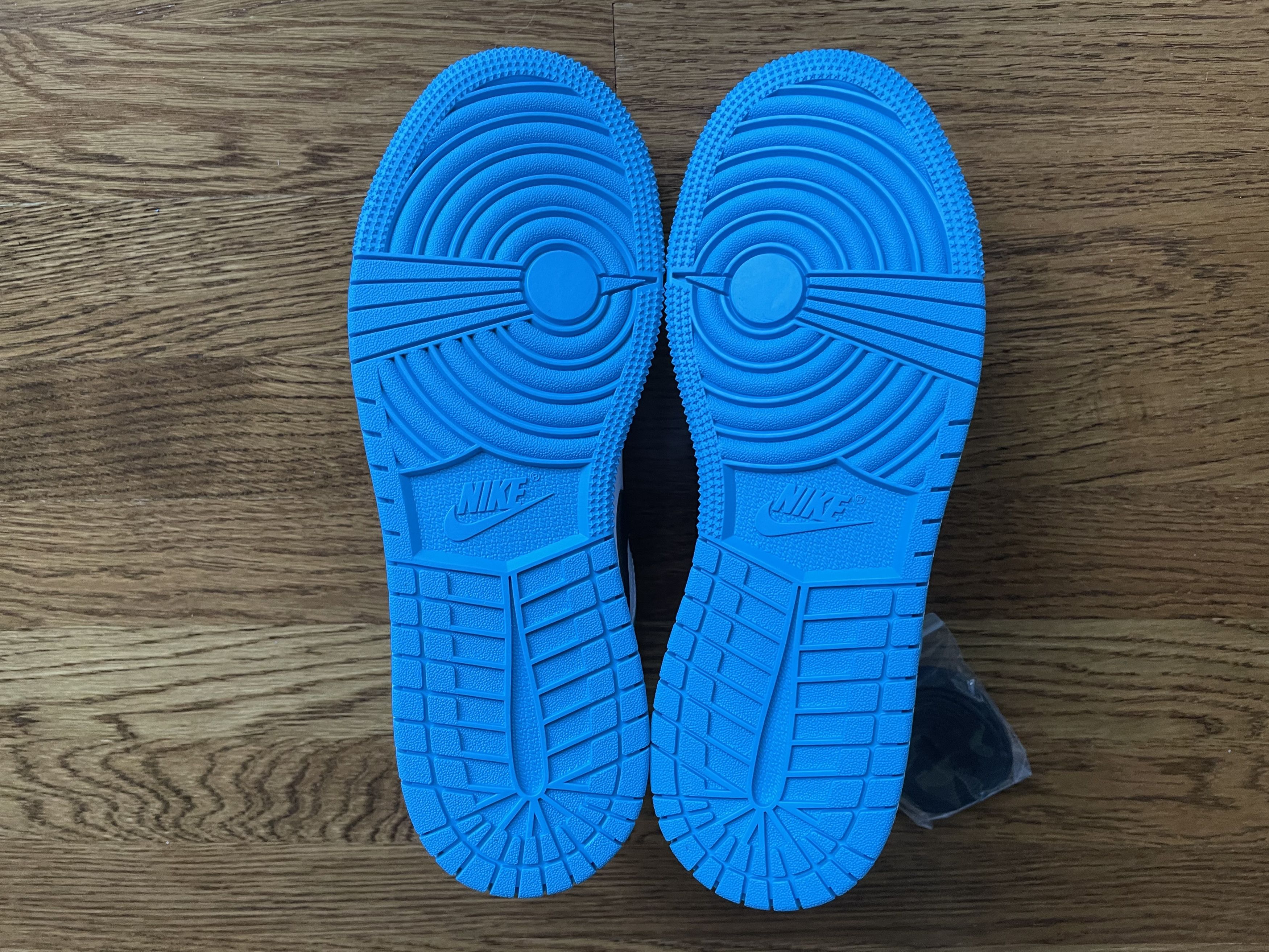 Jordan Brand 4Y Jordan 1 Low Laser Blue (GS) SE OG Size US 5 / EU 37 - 4 Thumbnail