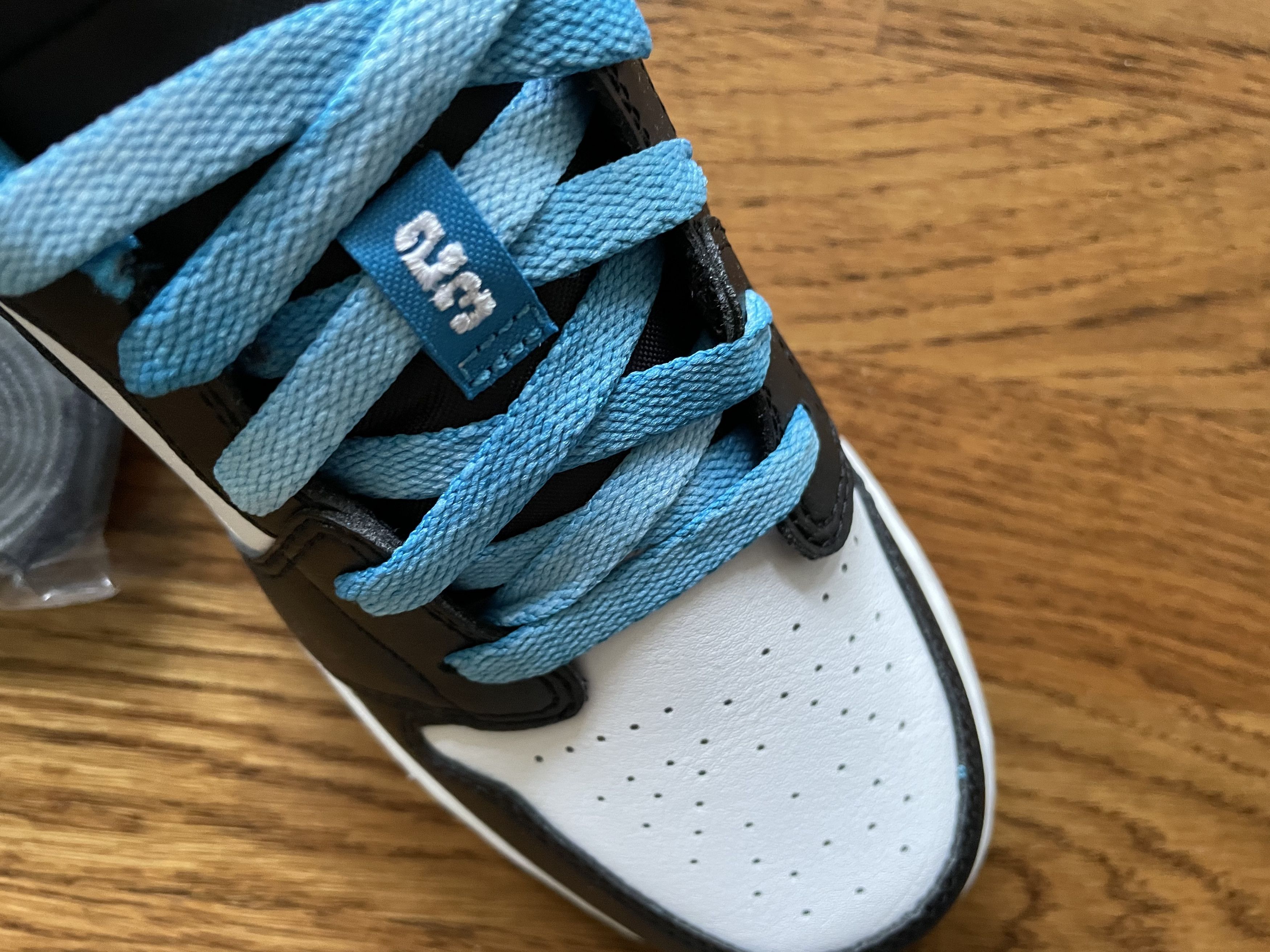 Jordan Brand 4Y Jordan 1 Low Laser Blue (GS) SE OG Size US 5 / EU 37 - 7 Thumbnail