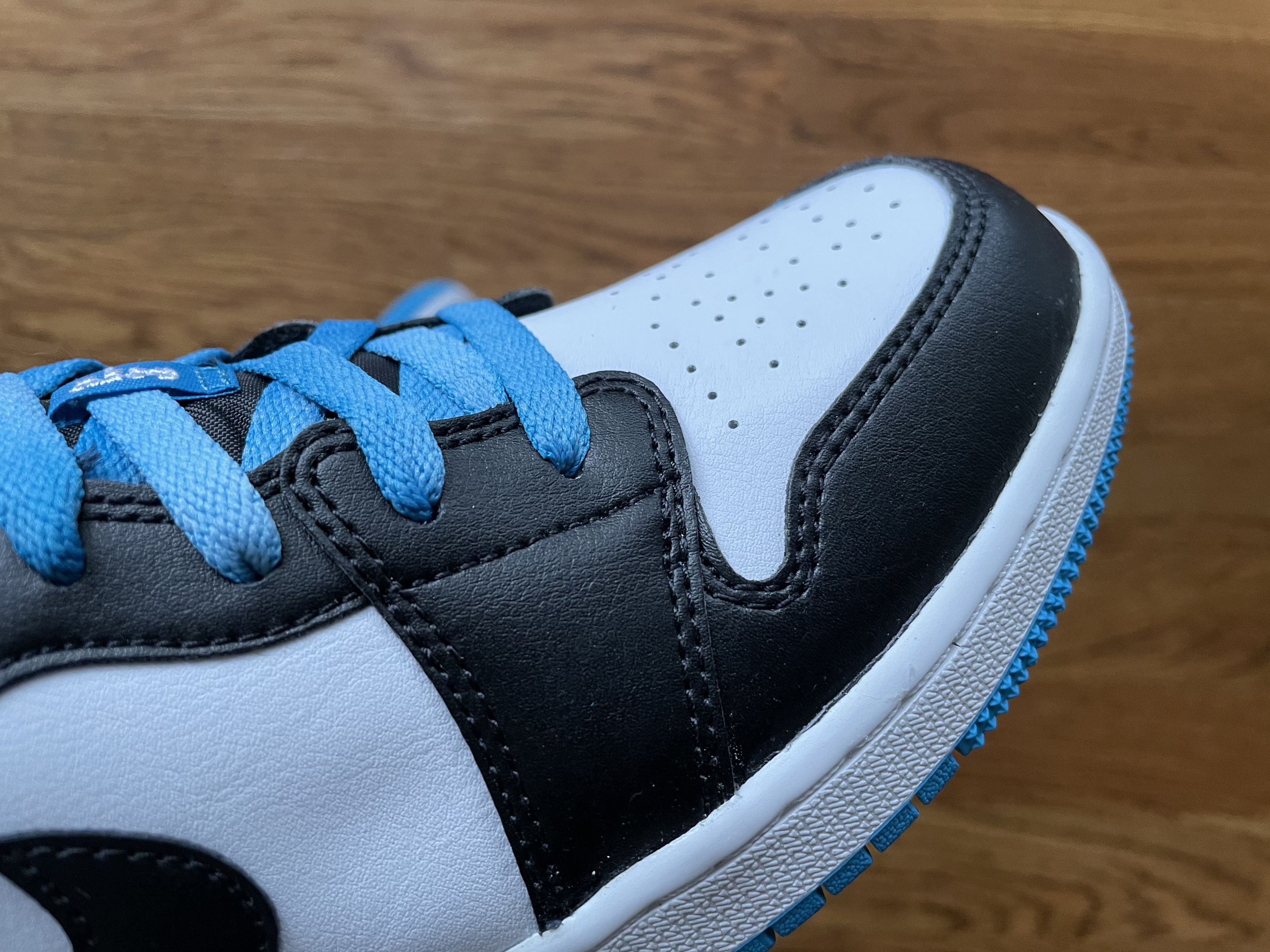 Jordan Brand 4Y Jordan 1 Low Laser Blue (GS) SE OG Size US 5 / EU 37 - 5 Thumbnail