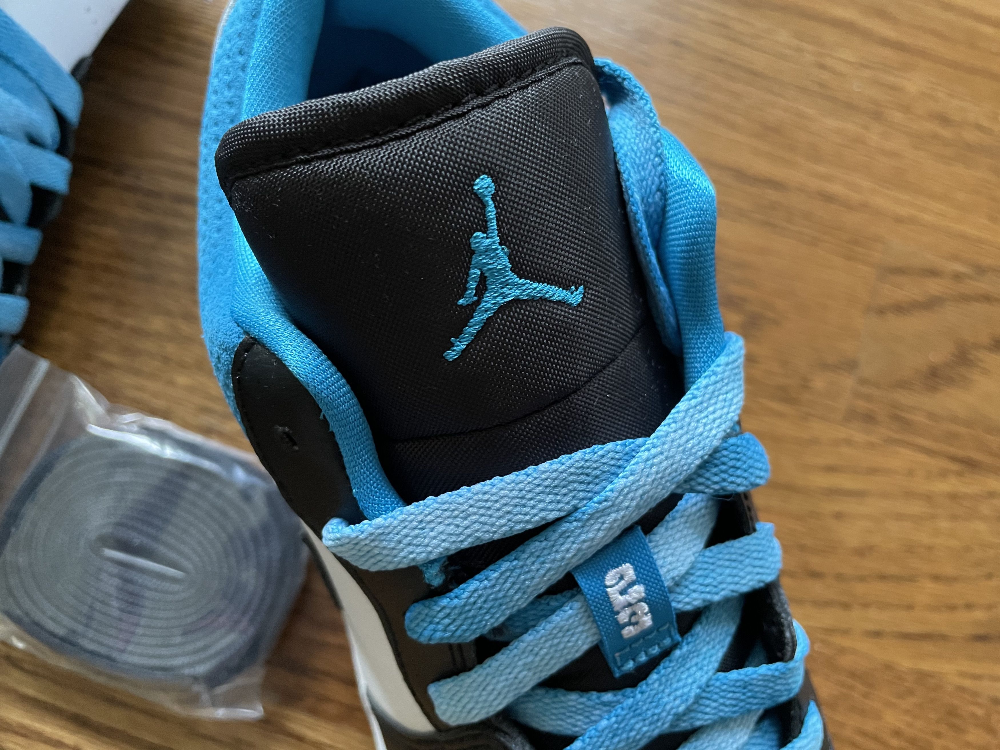 Jordan Brand 4Y Jordan 1 Low Laser Blue (GS) SE OG Size US 5 / EU 37 - 8 Thumbnail