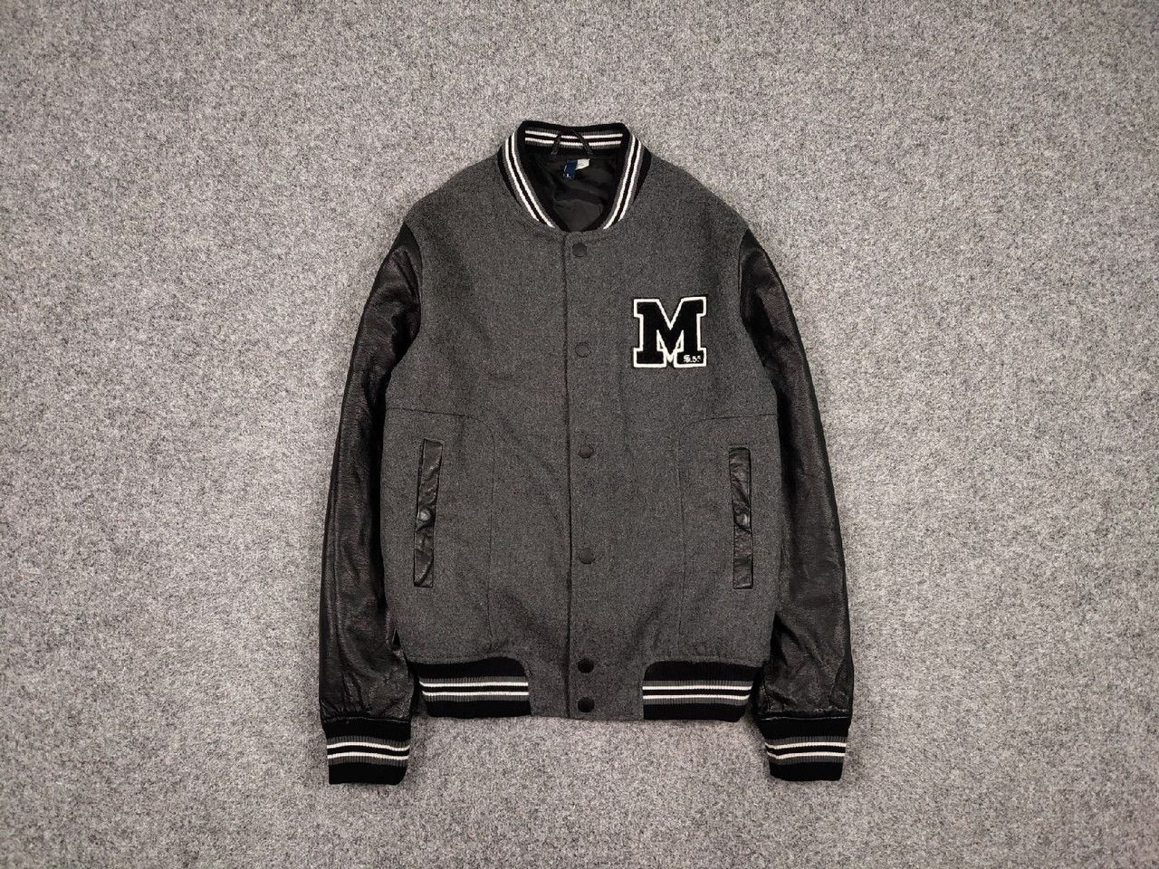Japanese Brand Vintage 90s Varsity Jacket Bomber USA Letterman Grey Wool Size US L / EU 52-54 / 3 - 1 Thumbnail