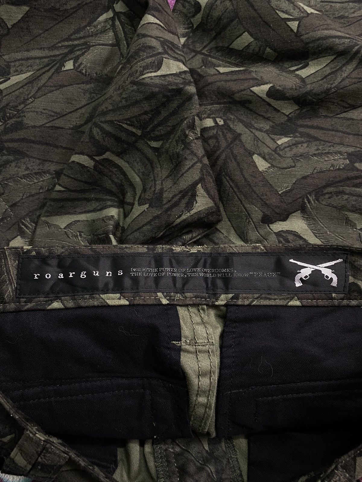 Japanese Brand JAPANESE DESIGNER ROAR MADE IN JAPAN X GUNS PRINTED FULL Size US 28 / EU 44 - 8 Thumbnail