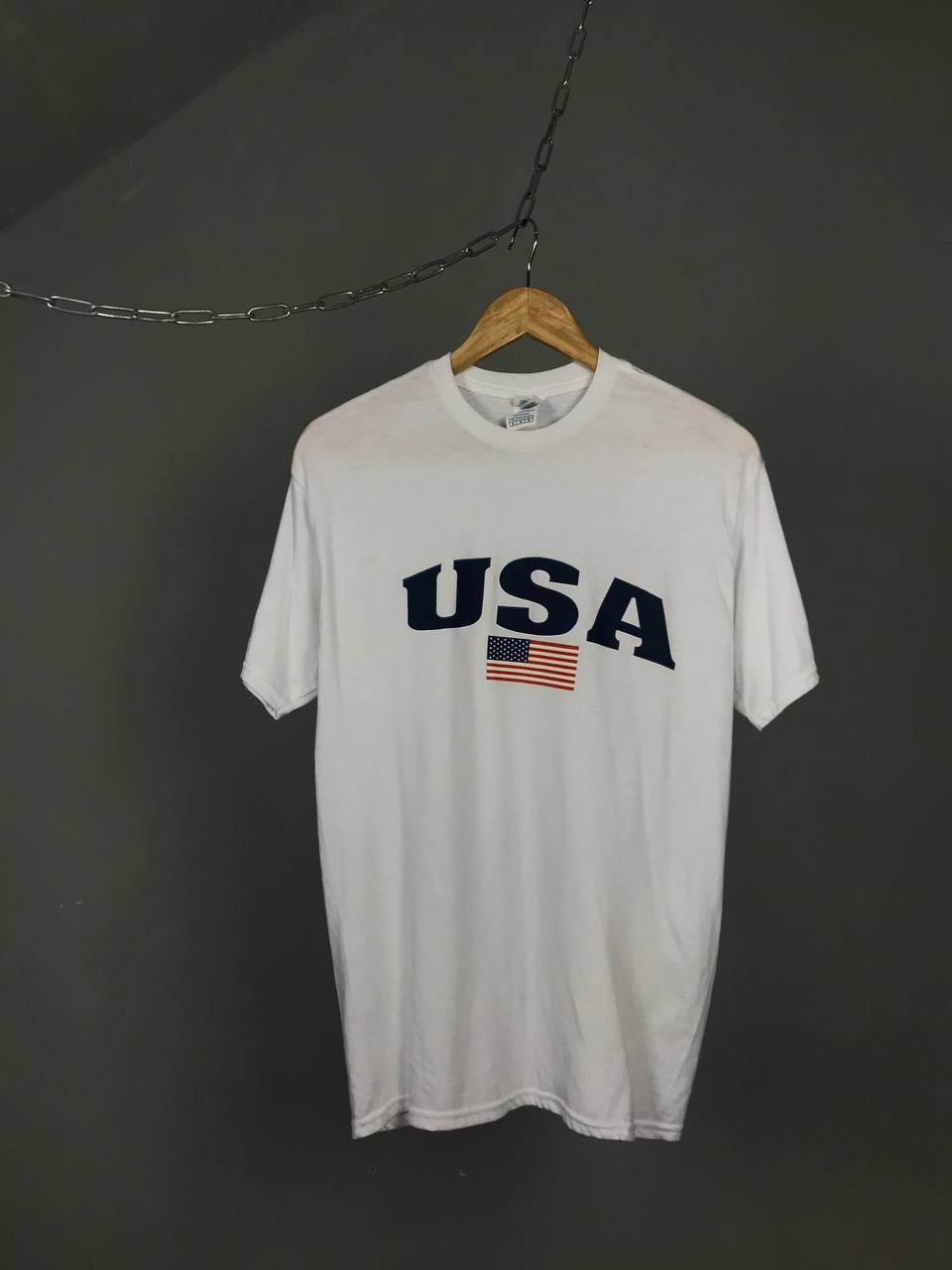 Vintage USA American vintage streetwear center logo tee Size US M / EU 48-50 / 2 - 1 Thumbnail