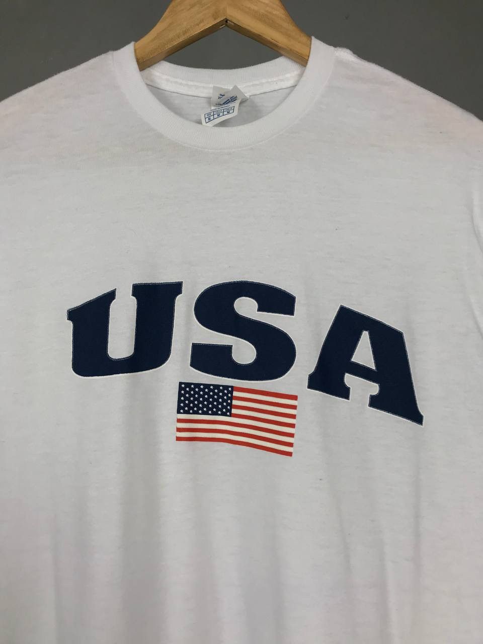 Vintage USA American vintage streetwear center logo tee Size US M / EU 48-50 / 2 - 3 Thumbnail
