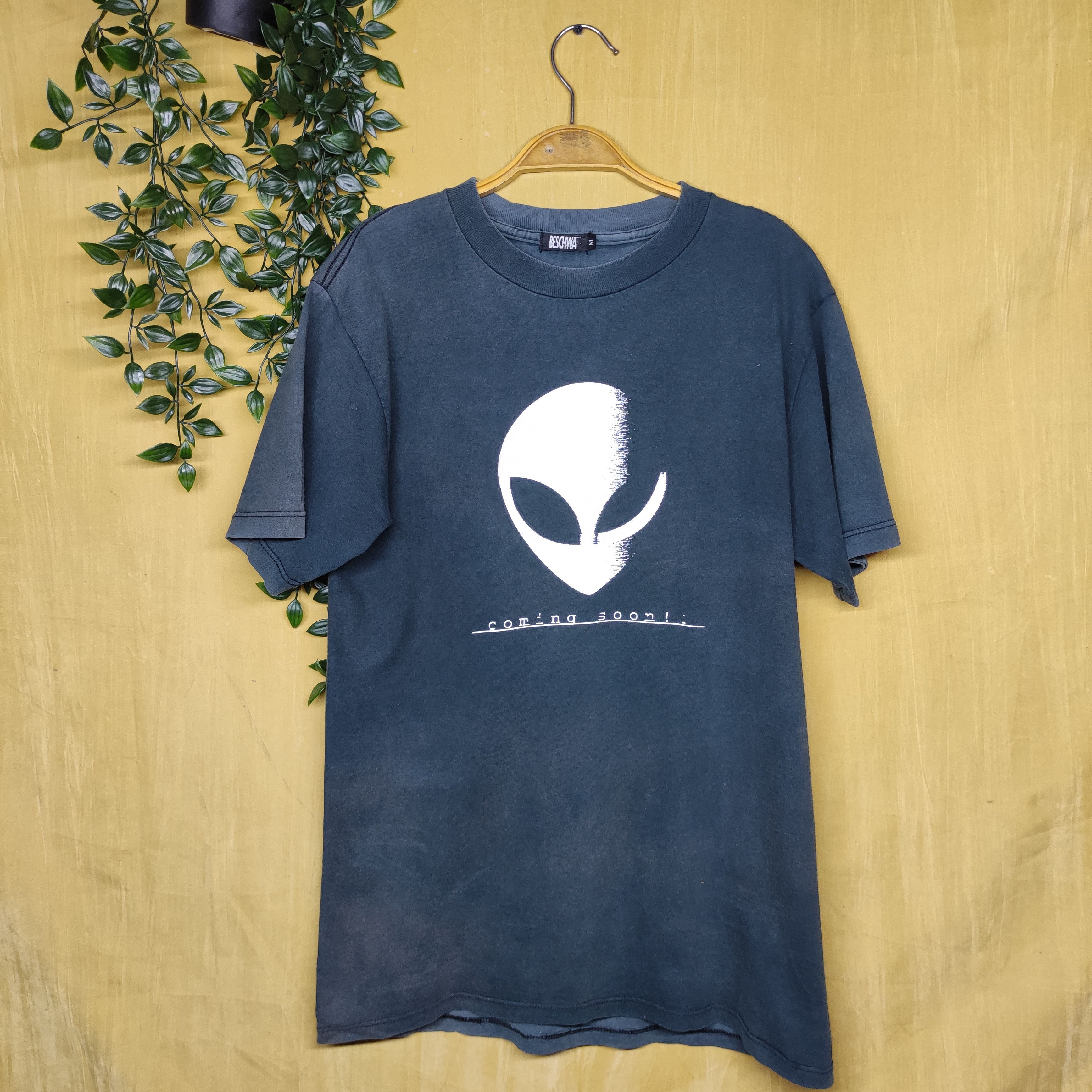 Alien Workshop Vtg 90s BESCHWA T-Shirt Alien Streetwear faded Tee Size US M / EU 48-50 / 2 - 1 Thumbnail