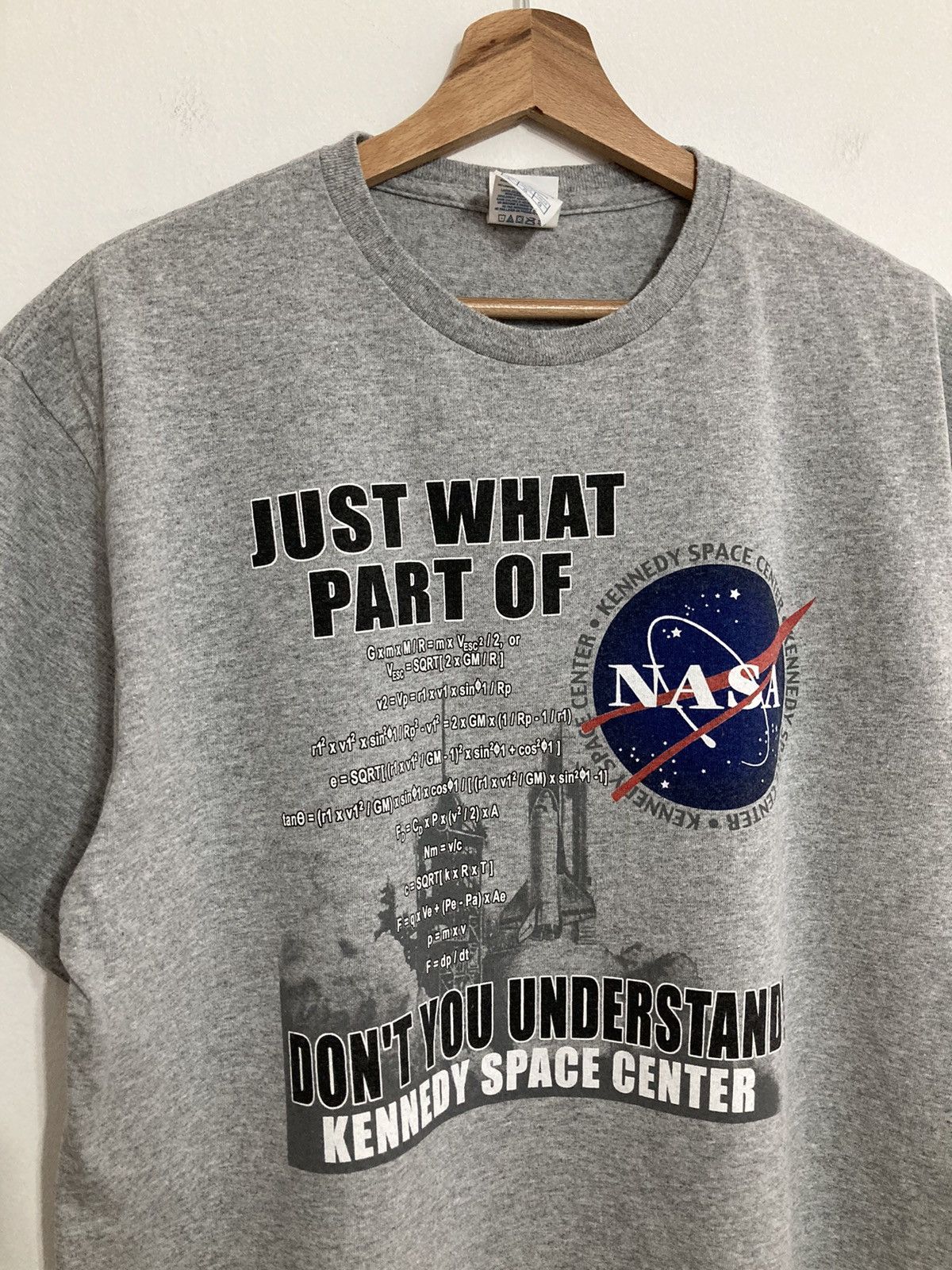 Vintage Vintage NASA Tee Kennedy Space Center 90s y2k Art Size US L / EU 52-54 / 3 - 4 Thumbnail