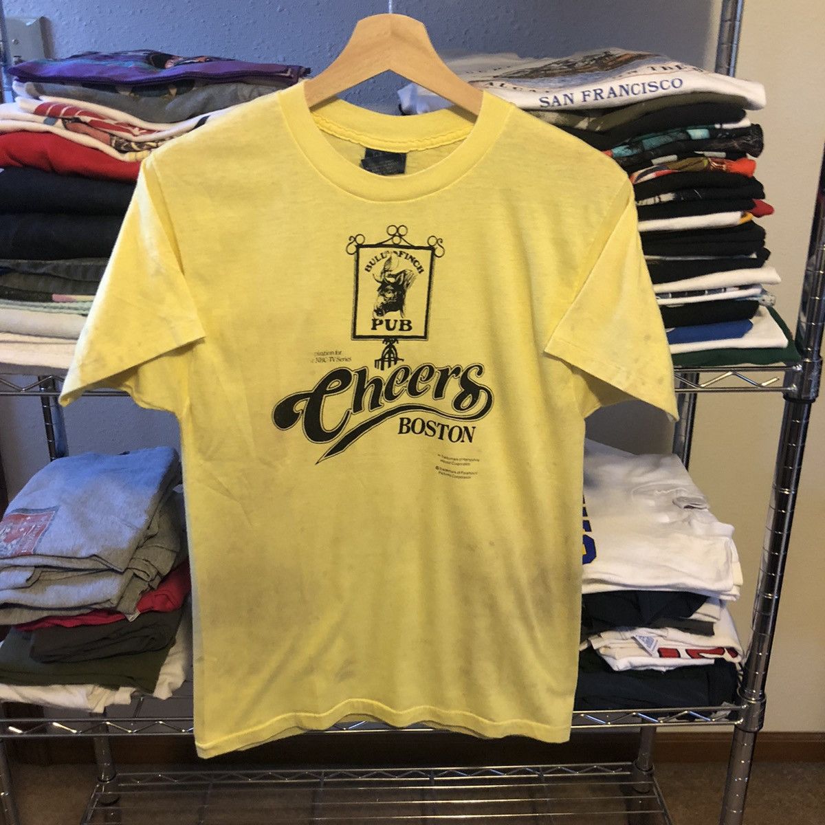 Vintage Vintage 80’s Cheers Bull And Finch Pub tee Size US S / EU 44-46 / 1 - 1 Preview